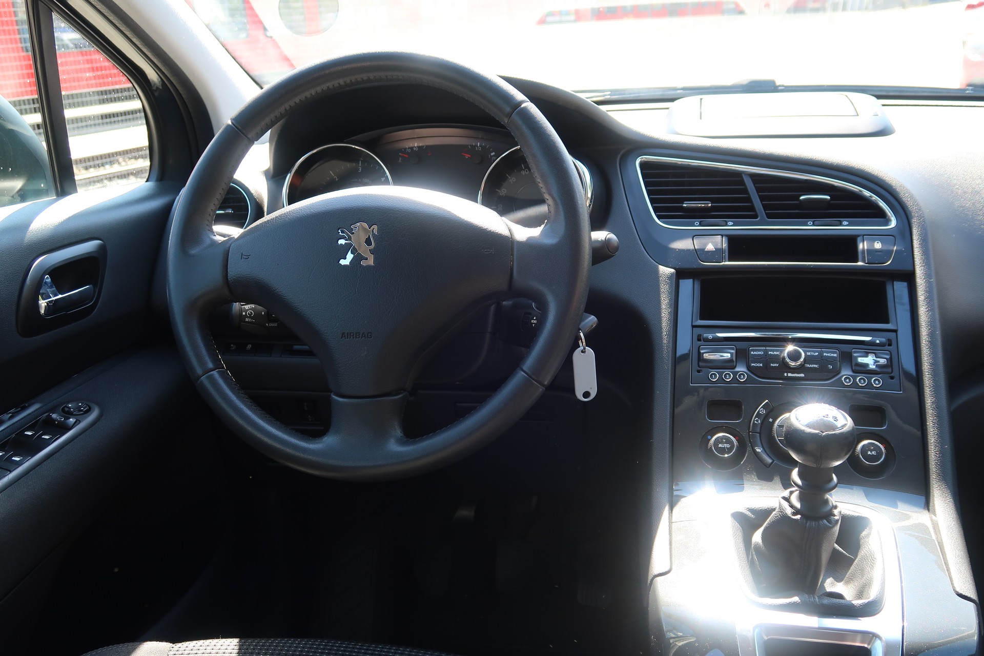 PEUGEOT 5008 1.6 HDI Business-image-11