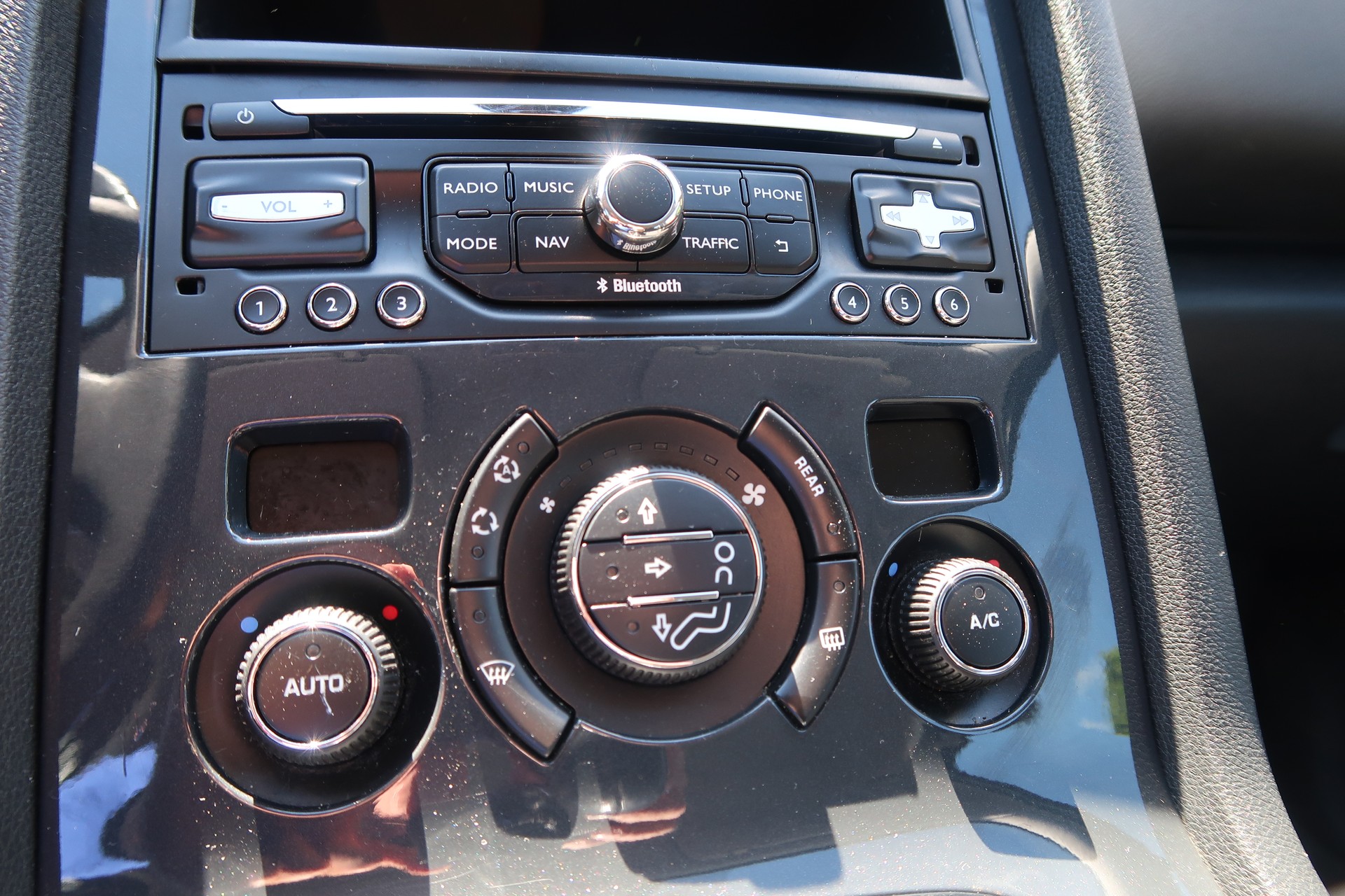 PEUGEOT 5008 1.6 HDI Business-image-19