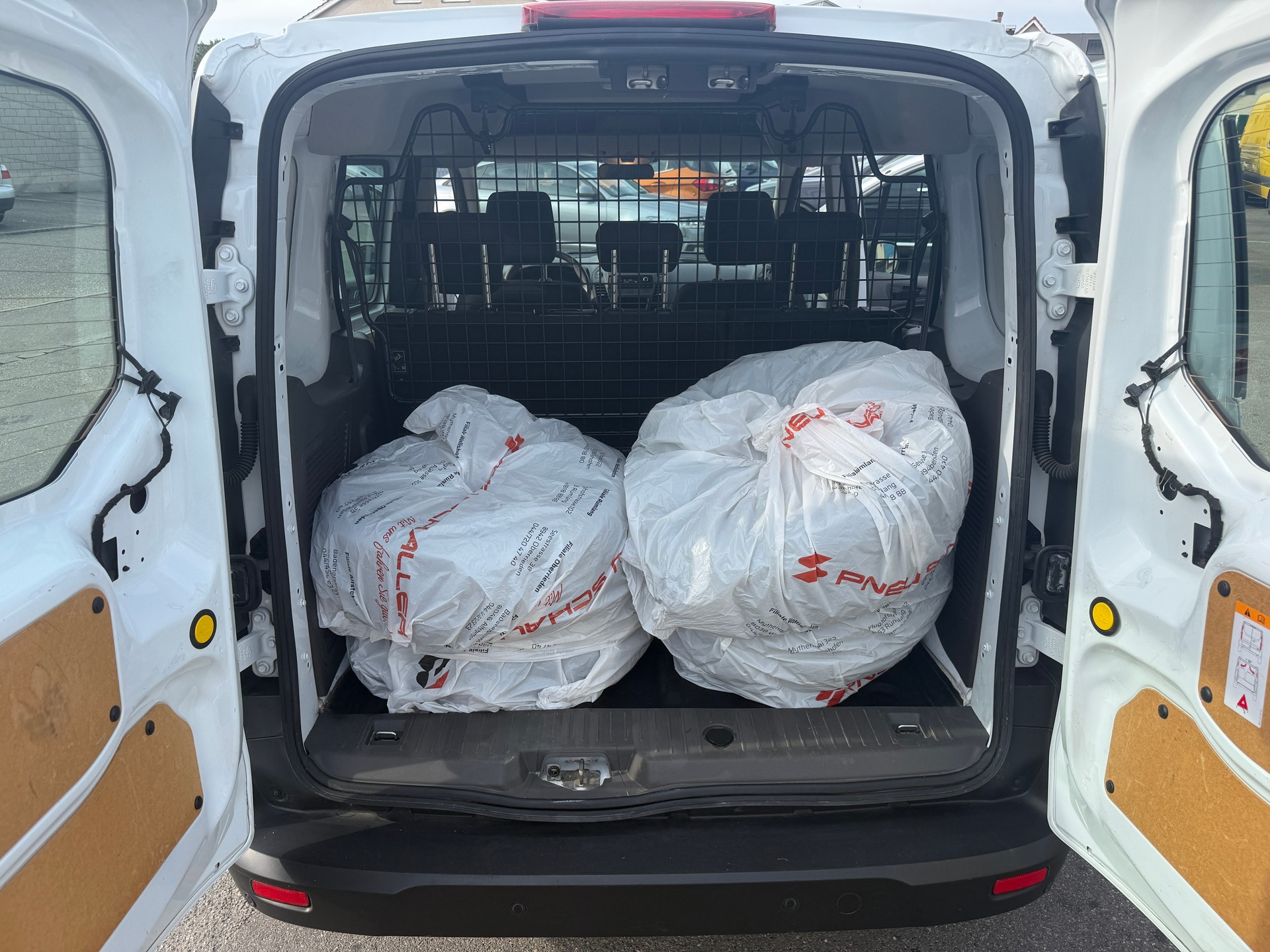 FORD Transit Connect Van T220 DCIV 1.5 EcoBlue Ambiente-image-11