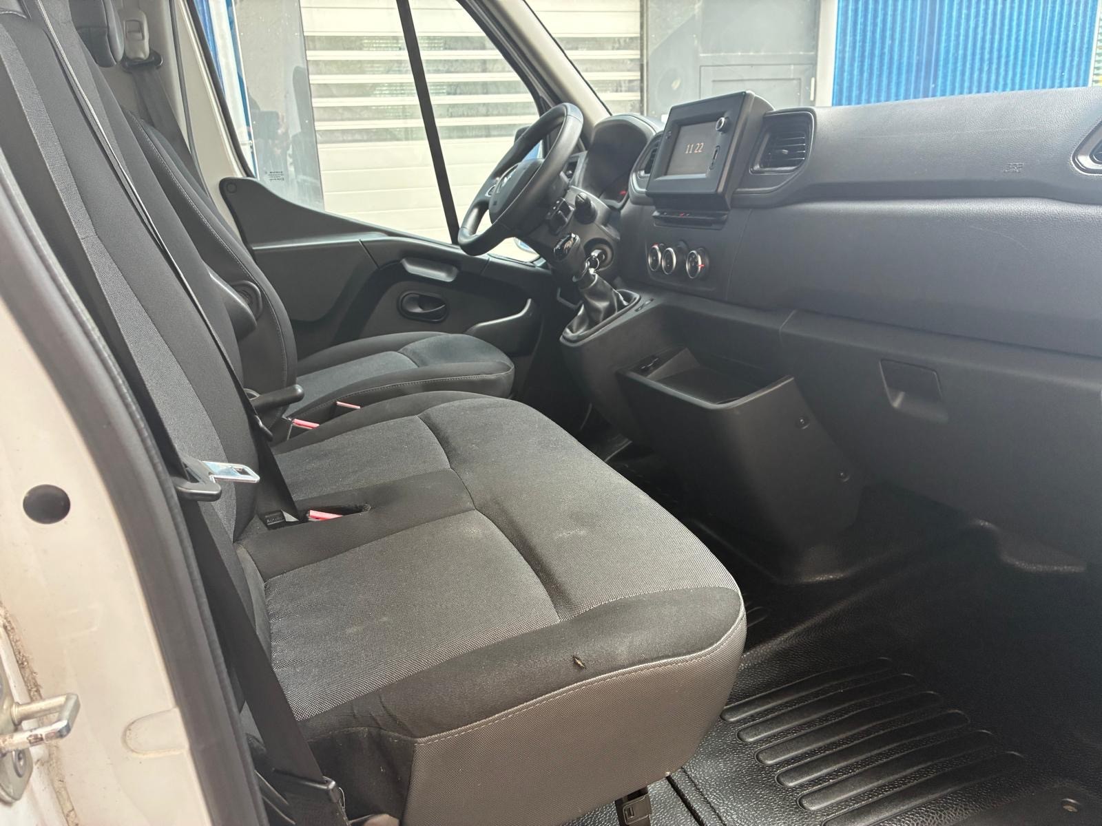 RENAULT Master T35 dCi135 L2-image-8