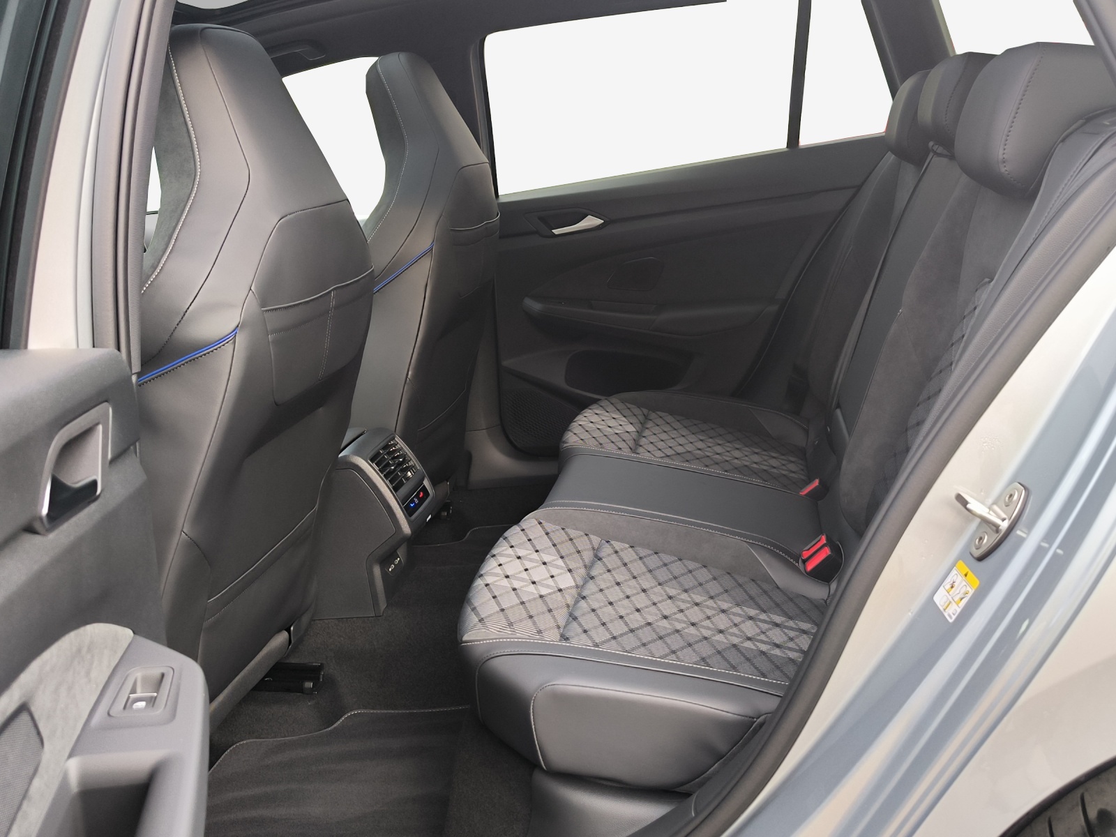 VW Golf Variant 2.0 TSI R-Line DSG 4 Motion-image-11