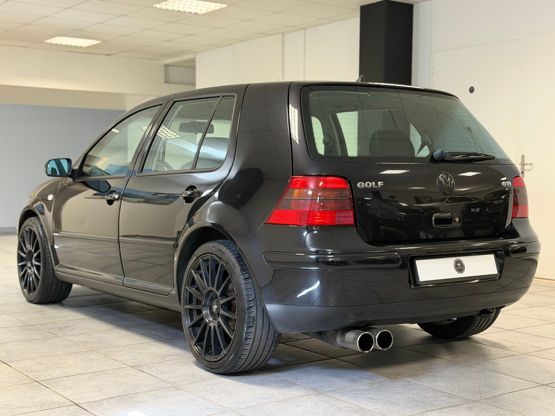VW Golf 1.8 T GTI-image-8