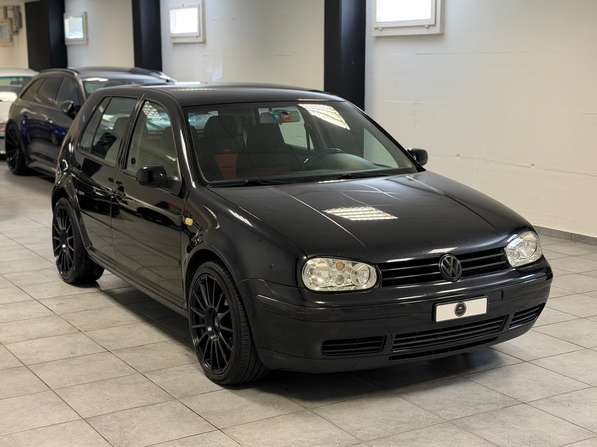 VW Golf 1.8 T GTI-showroom-element-1