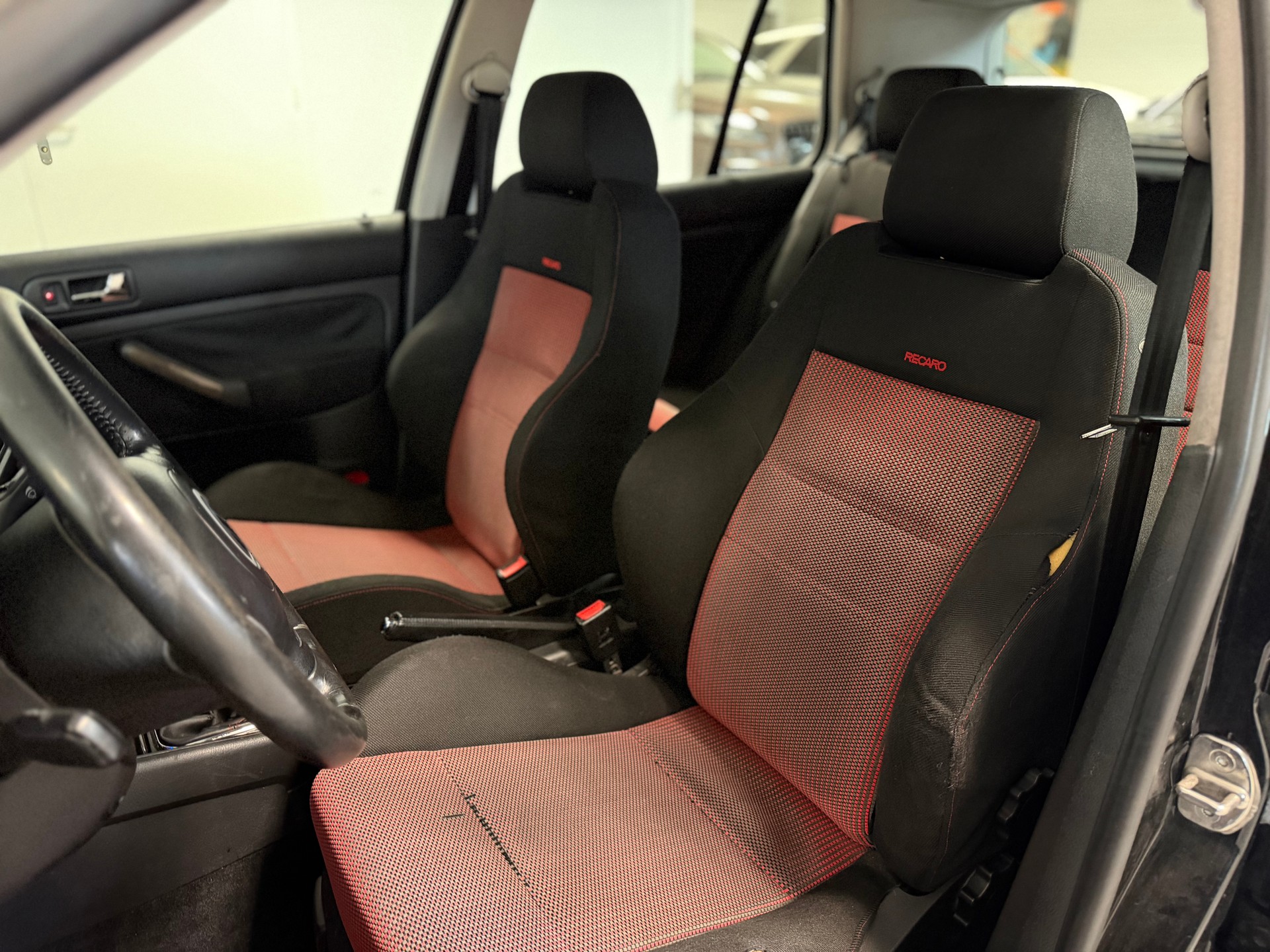 VW Golf 1.8 T GTI-image-11