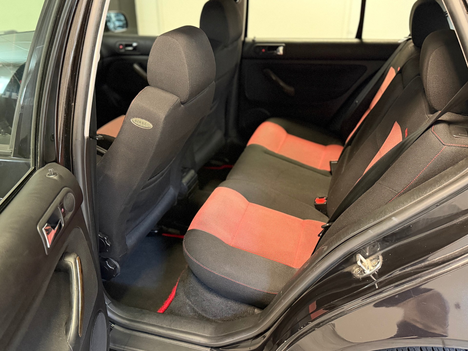 VW Golf 1.8 T GTI-image-10