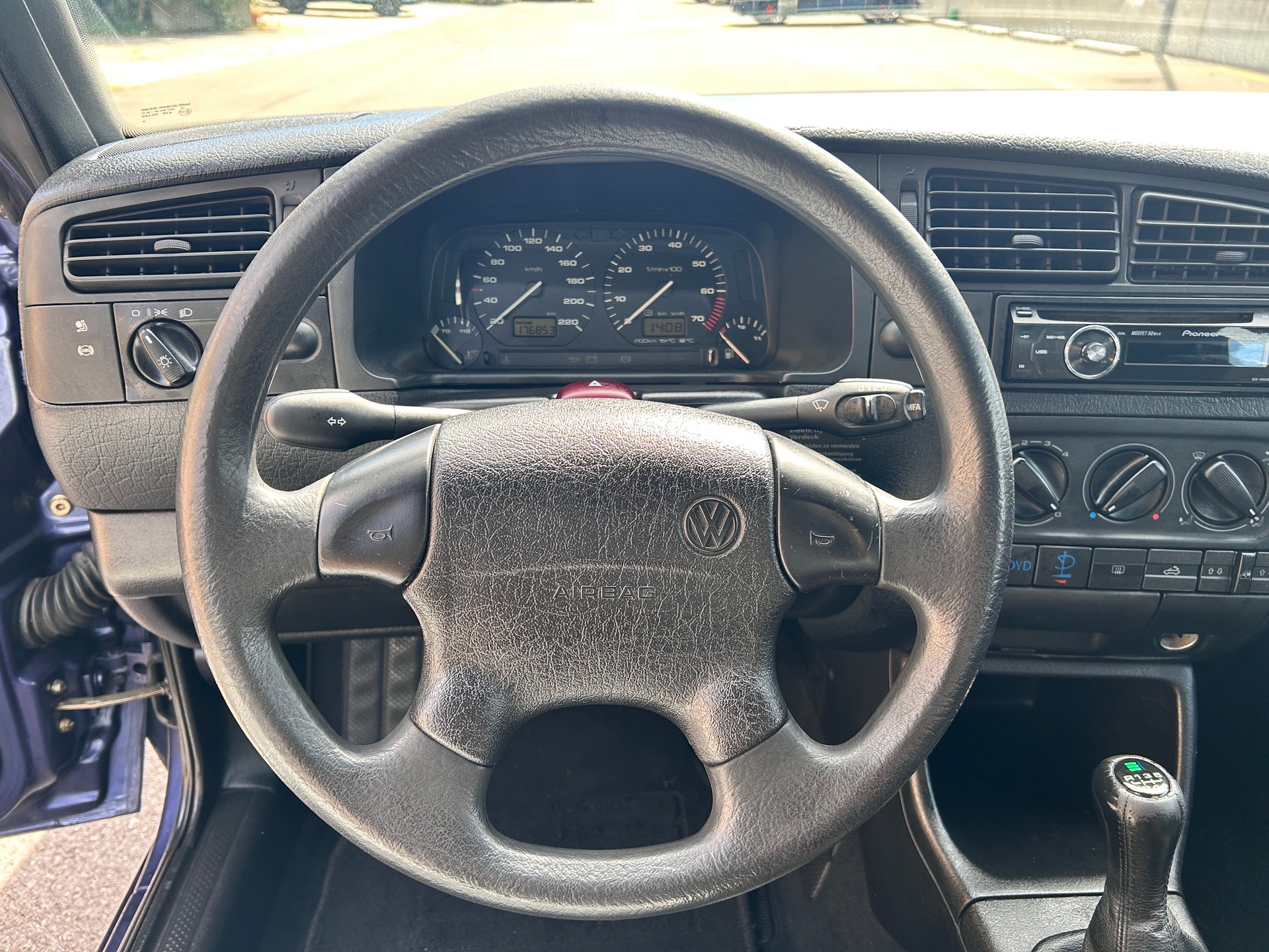 VW Golf Cabriolet 2000 Avantgarde-image-11