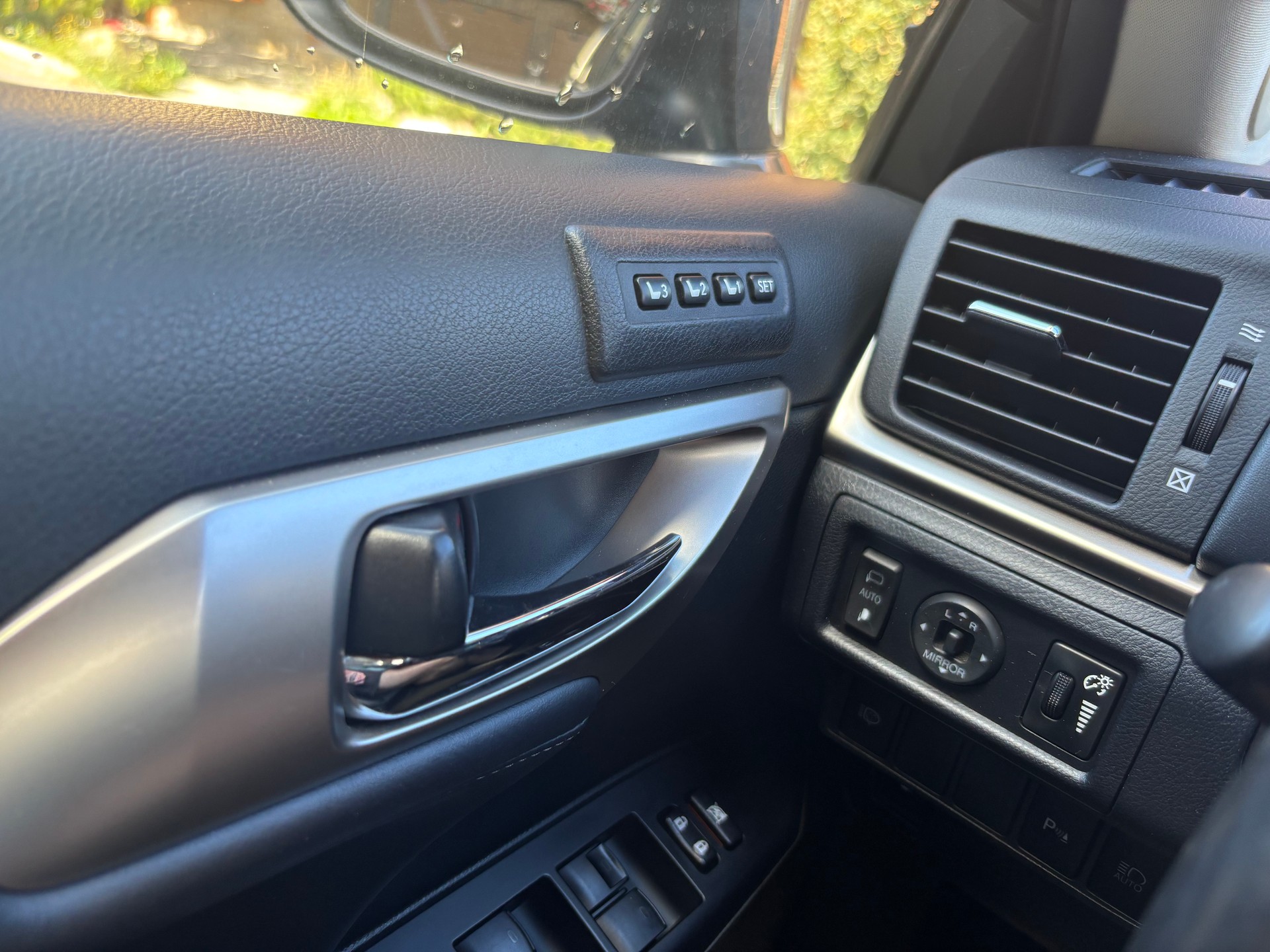 LEXUS 200h Excellence-image-7