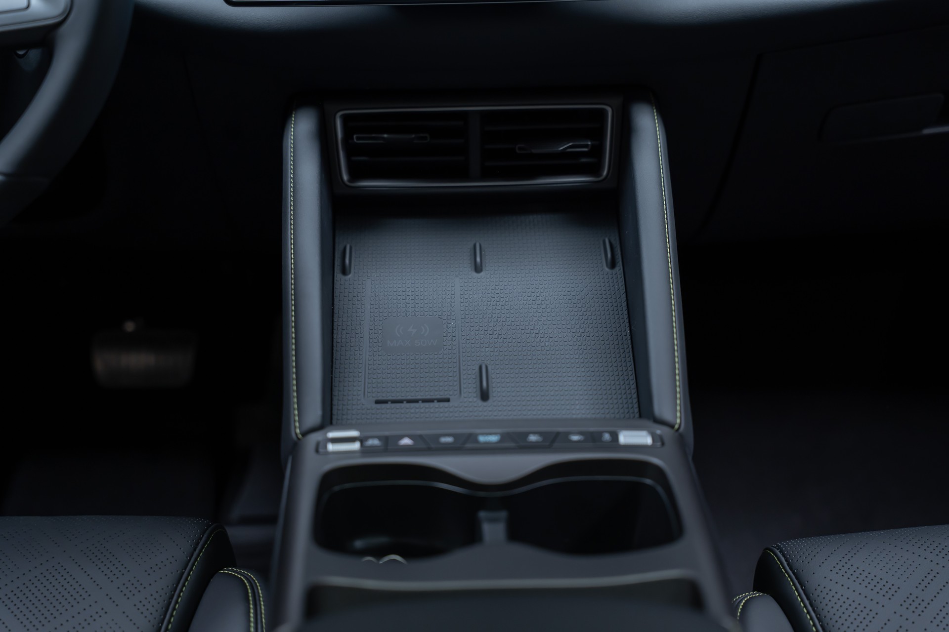 BYD Atto 2 DM-i Boost / Panoramadach / Leder / 360° Kamera-image-27