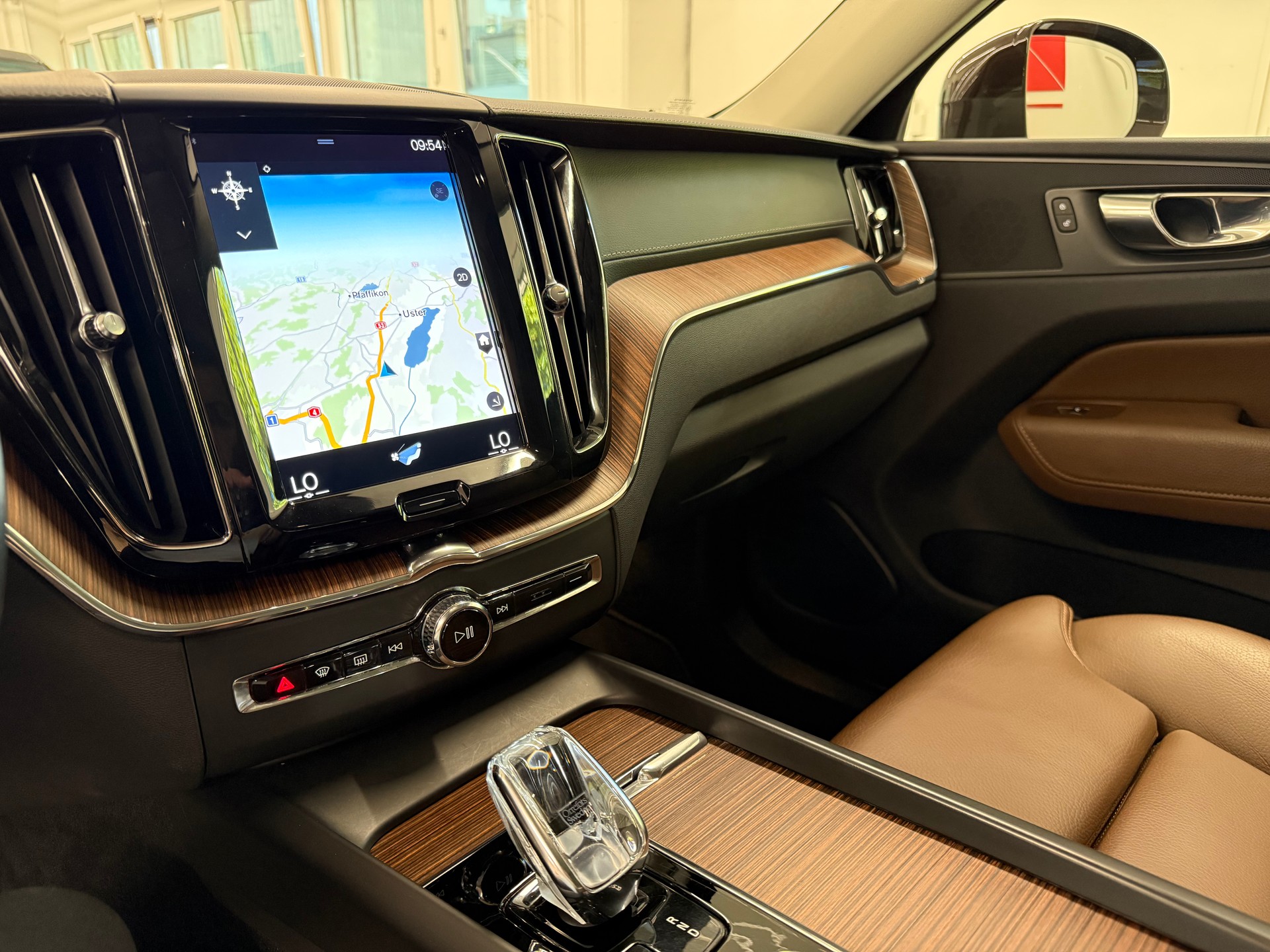 VOLVO XC60 B4 Diesel Mild Hybrid AWD Inscription Geartronic-image-18
