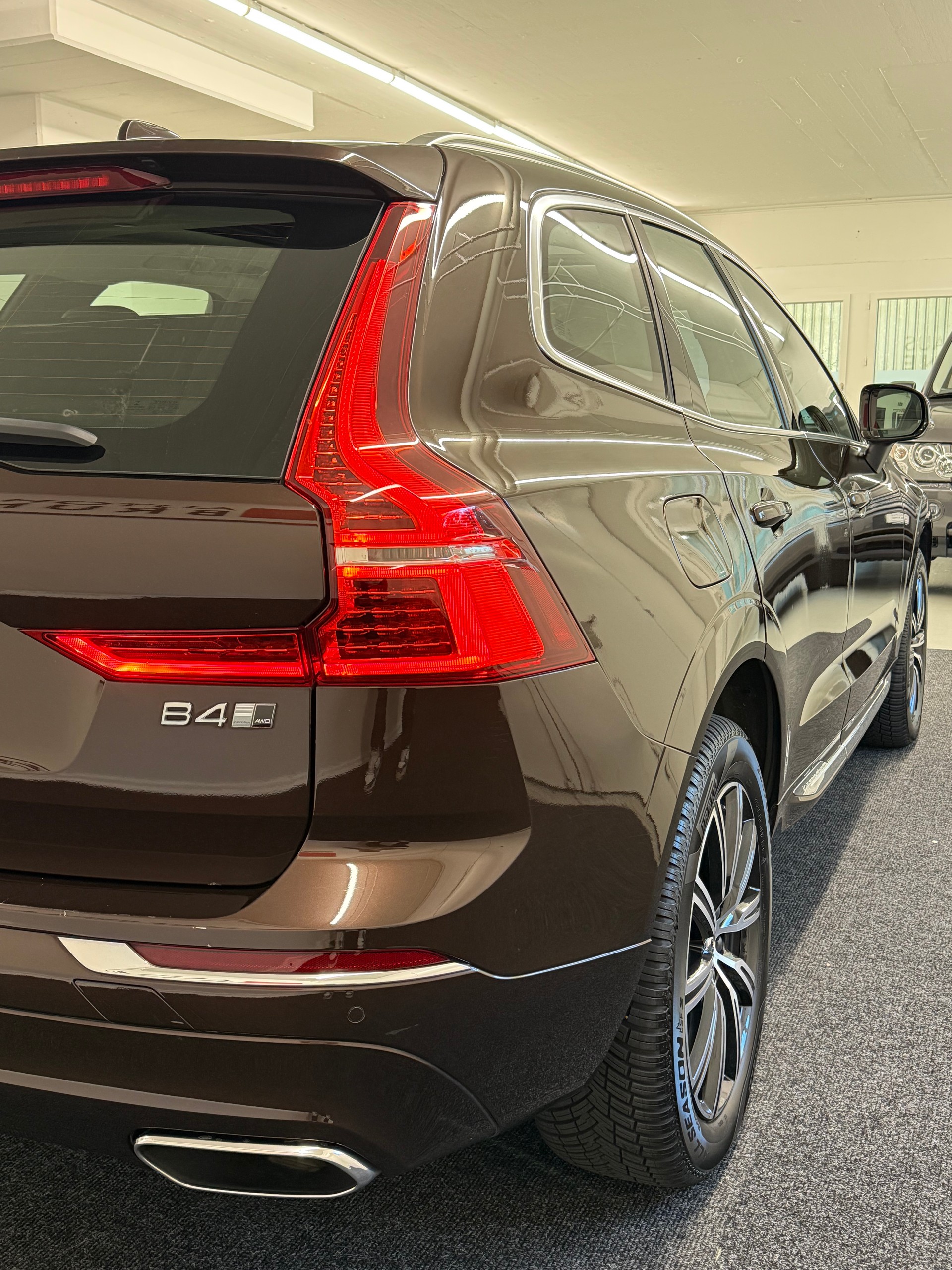 VOLVO XC60 B4 Diesel Mild Hybrid AWD Inscription Geartronic-image-4