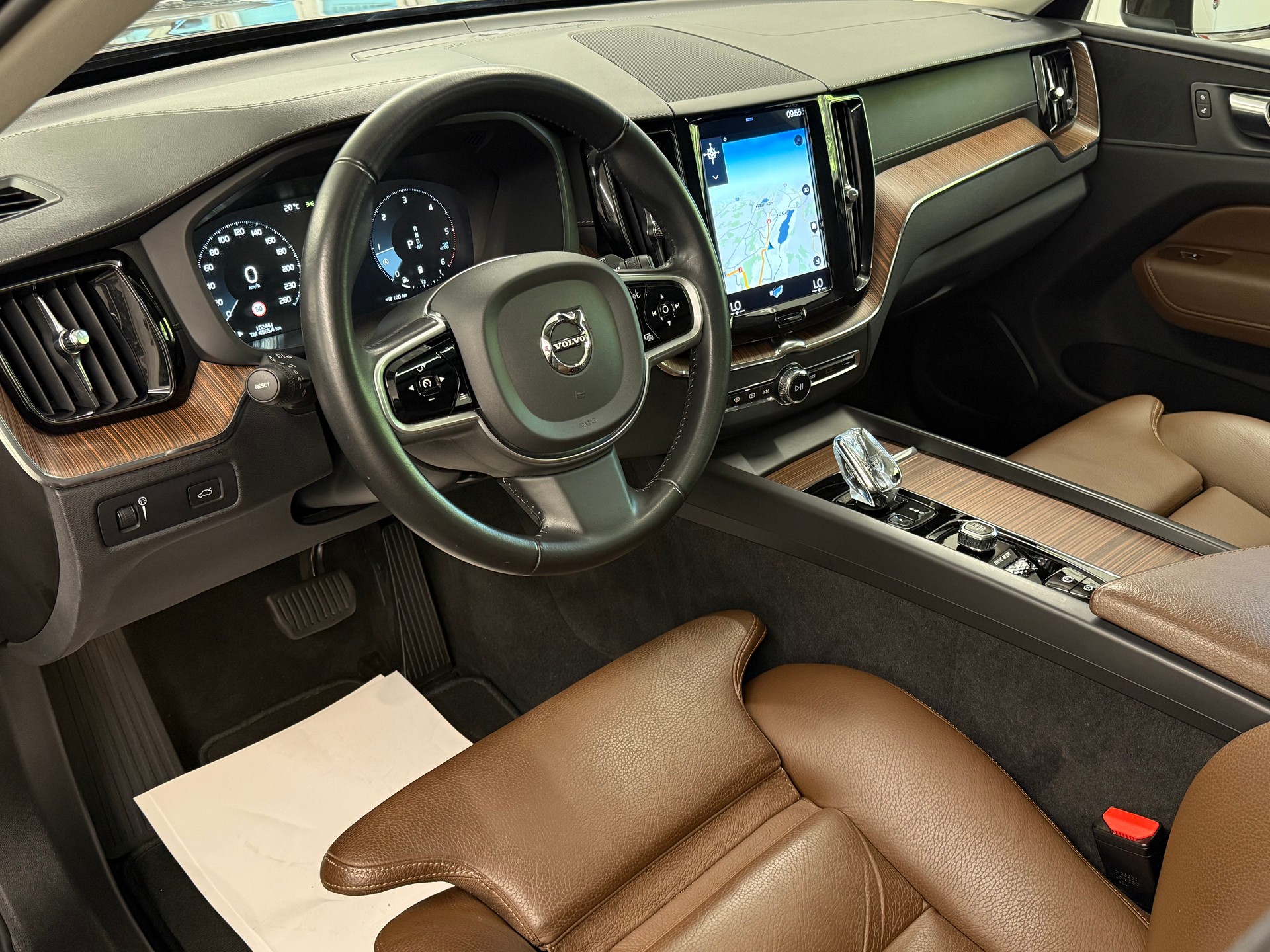VOLVO XC60 B4 Diesel Mild Hybrid AWD Inscription Geartronic-image-13