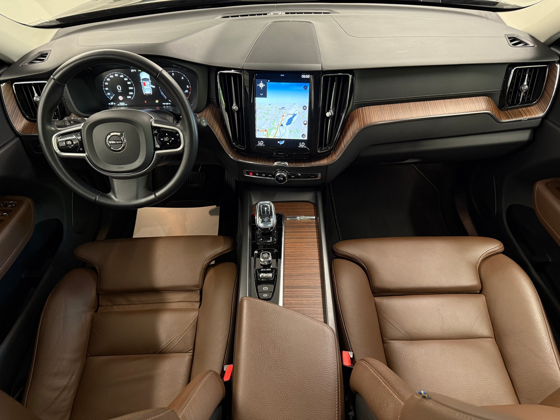VOLVO XC60 B4 Diesel Mild Hybrid AWD Inscription Geartronic-image-16