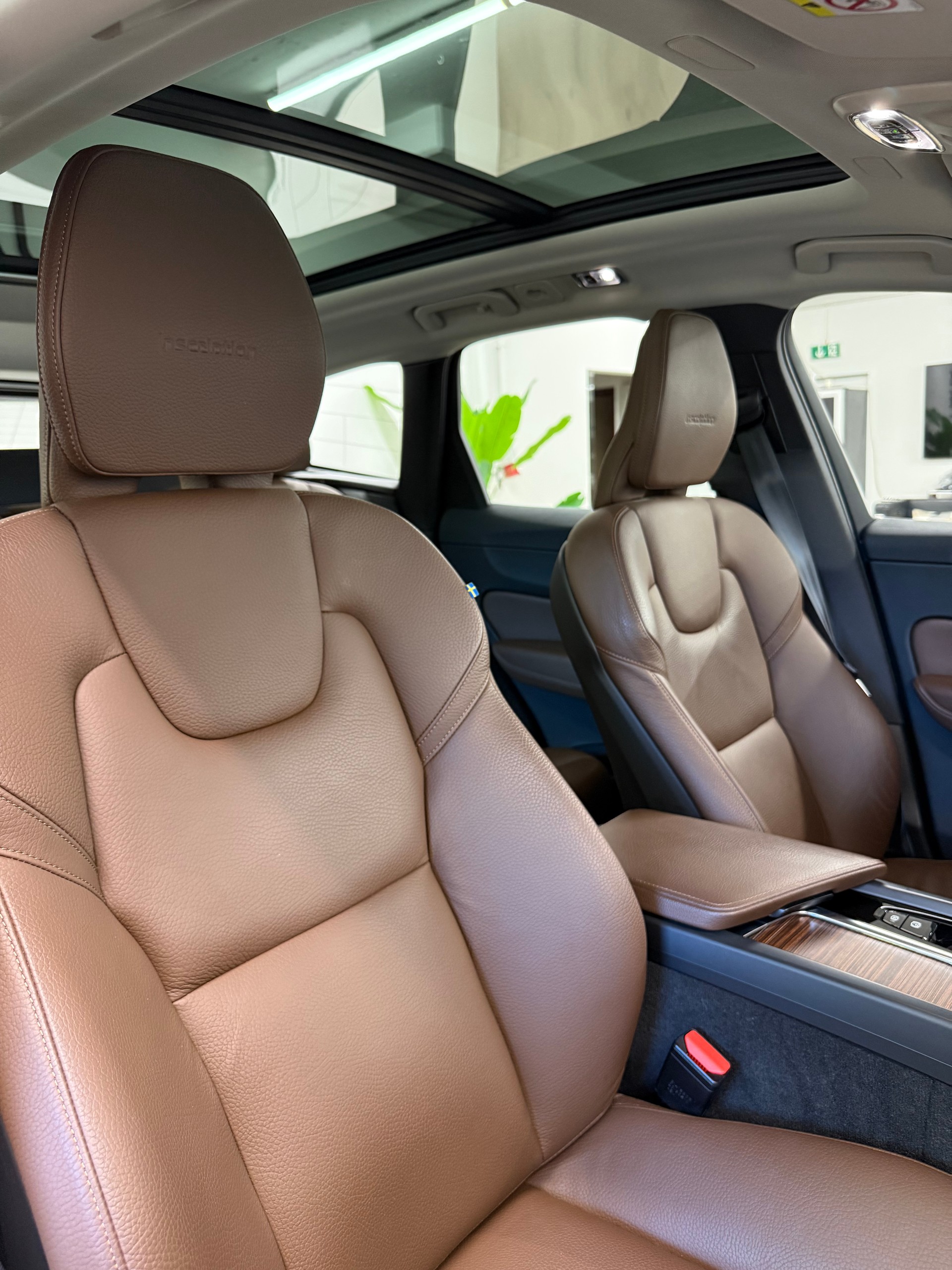 VOLVO XC60 B4 Diesel Mild Hybrid AWD Inscription Geartronic-image-24