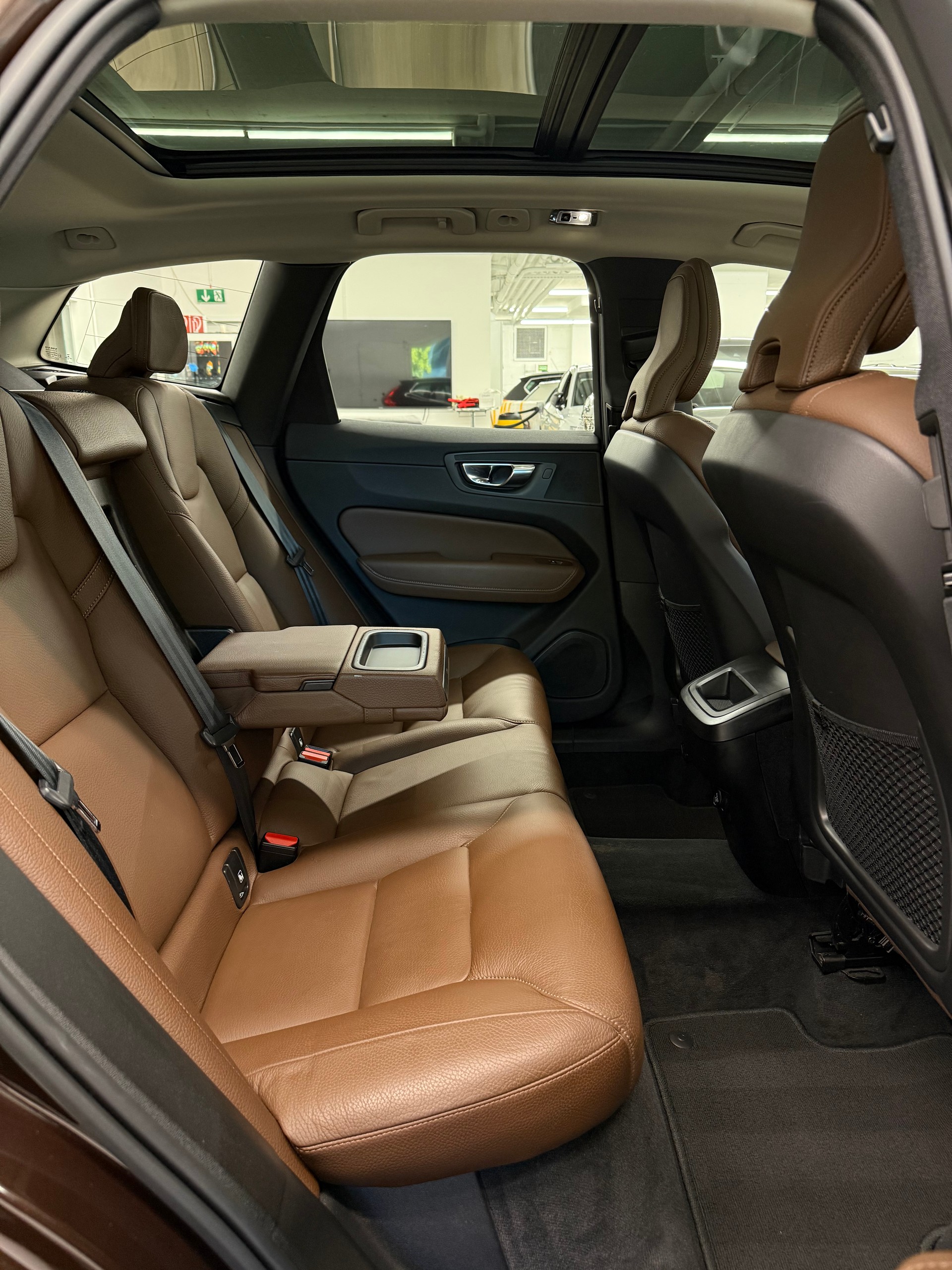 VOLVO XC60 B4 Diesel Mild Hybrid AWD Inscription Geartronic-image-25