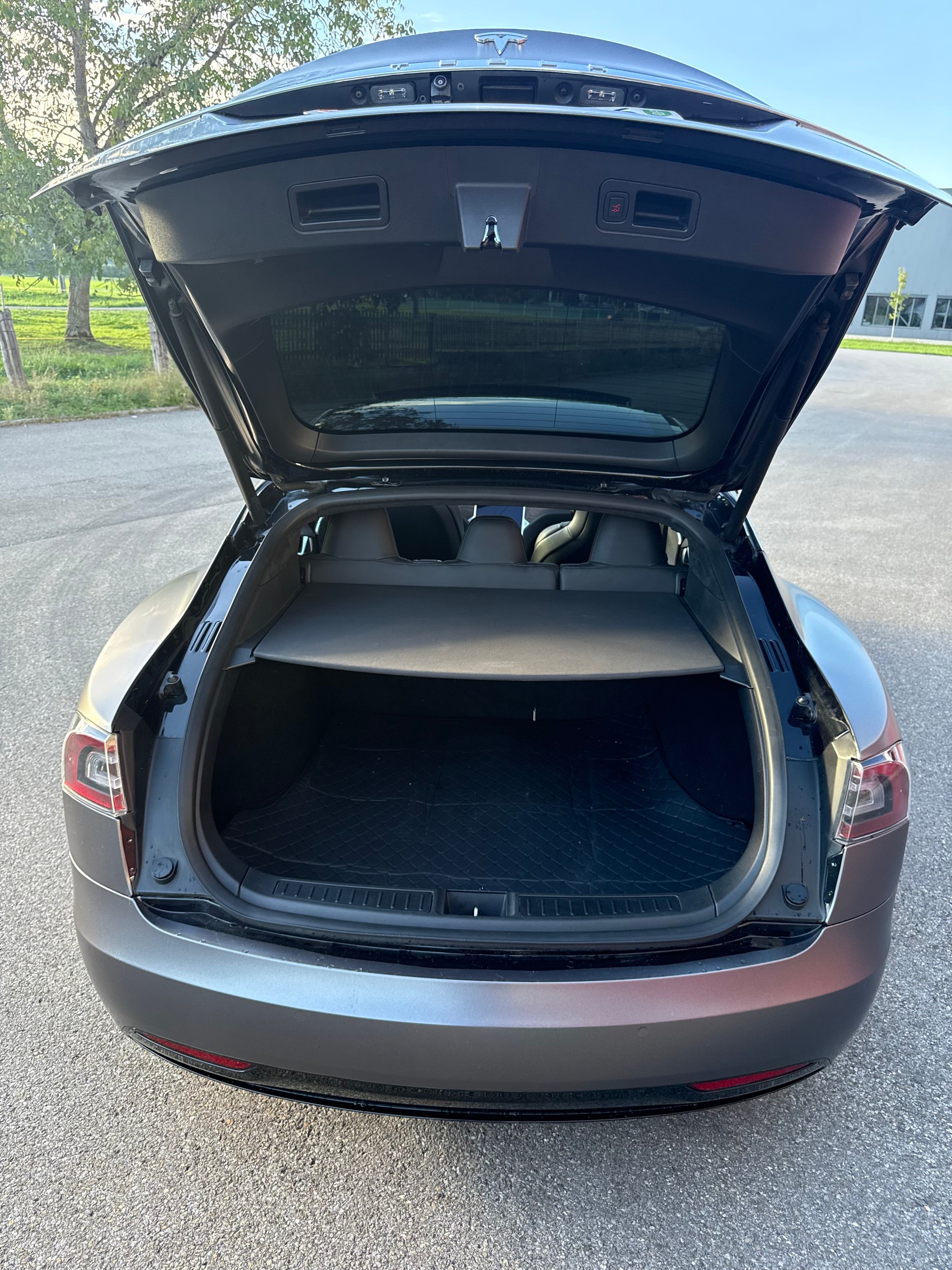 TESLA Tesla Model S 75 | 92% SOH | 3M Satin Dark Grey | Premium Connectivity | CCS | MCU-2 | KI Computer 3 | Frisch ab MFK-image-18