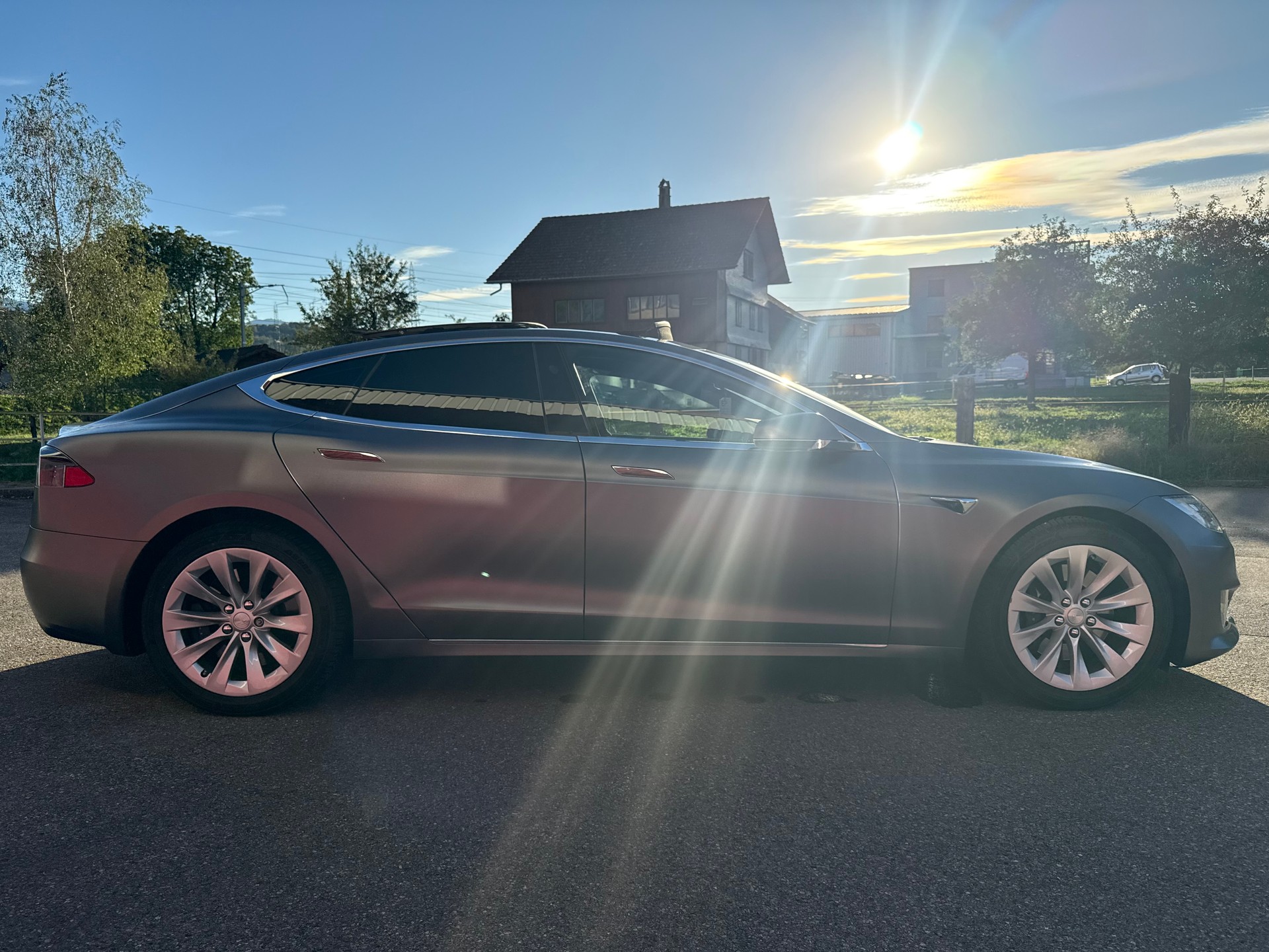 TESLA Tesla Model S 75 | 92% SOH | 3M Satin Dark Grey | Premium Connectivity | CCS | MCU-2 | KI Computer 3 | Frisch ab MFK-image-3