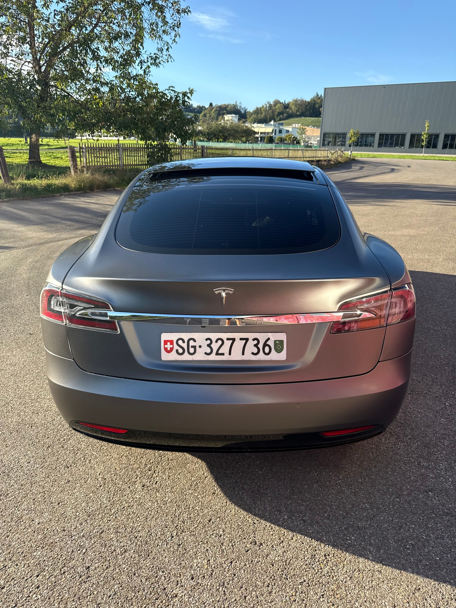 TESLA Tesla Model S 75 | 92% SOH | 3M Satin Dark Grey | Premium Connectivity | CCS | MCU-2 | KI Computer 3 | Frisch ab MFK-image-1