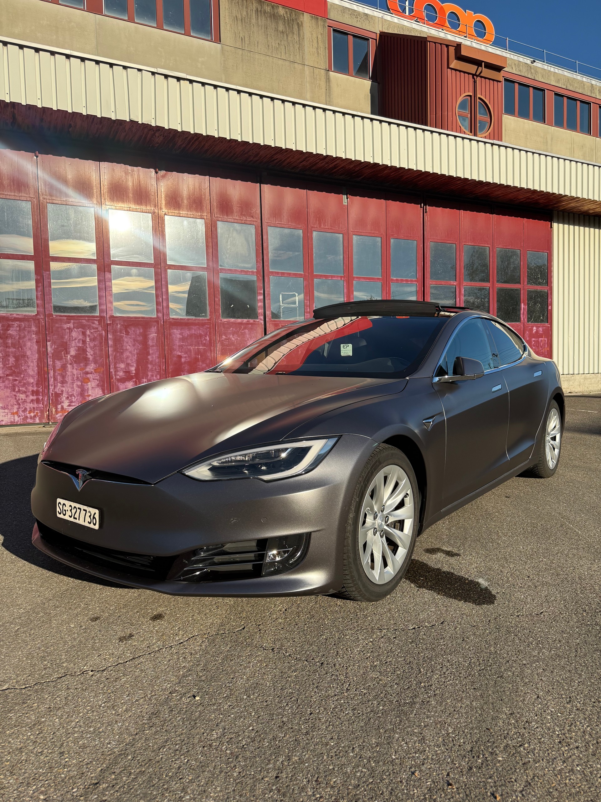 TESLA Tesla Model S 75 | 92% SOH | 3M Satin Dark Grey | Premium Connectivity | CCS | MCU-2 | KI Computer 3 | Frisch ab MFK-image-6