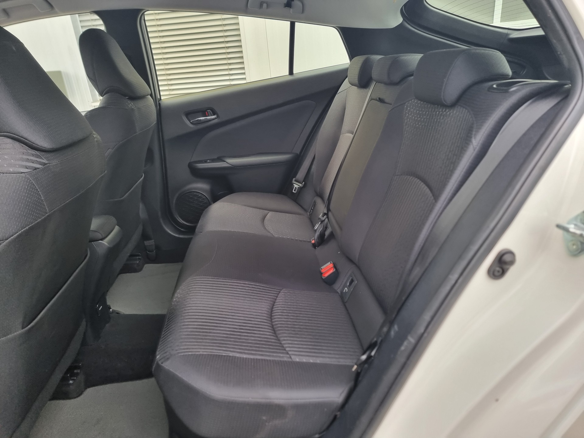 TOYOTA Prius 1.8 VVT-i HSD Sol-image-7