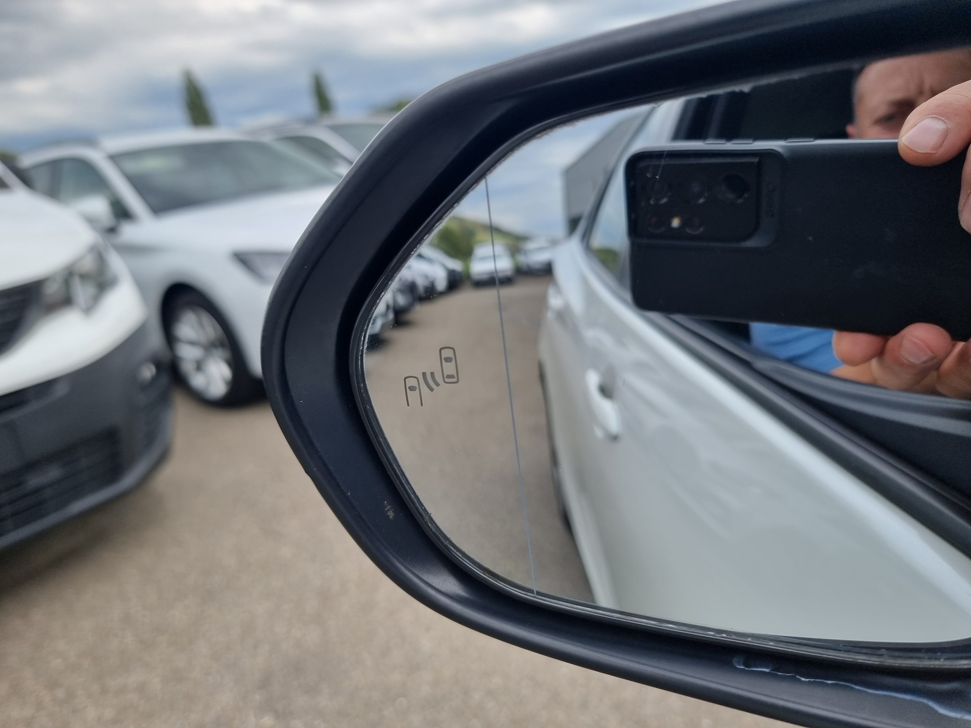 TOYOTA Prius 1.8 VVT-i HSD Sol-image-9