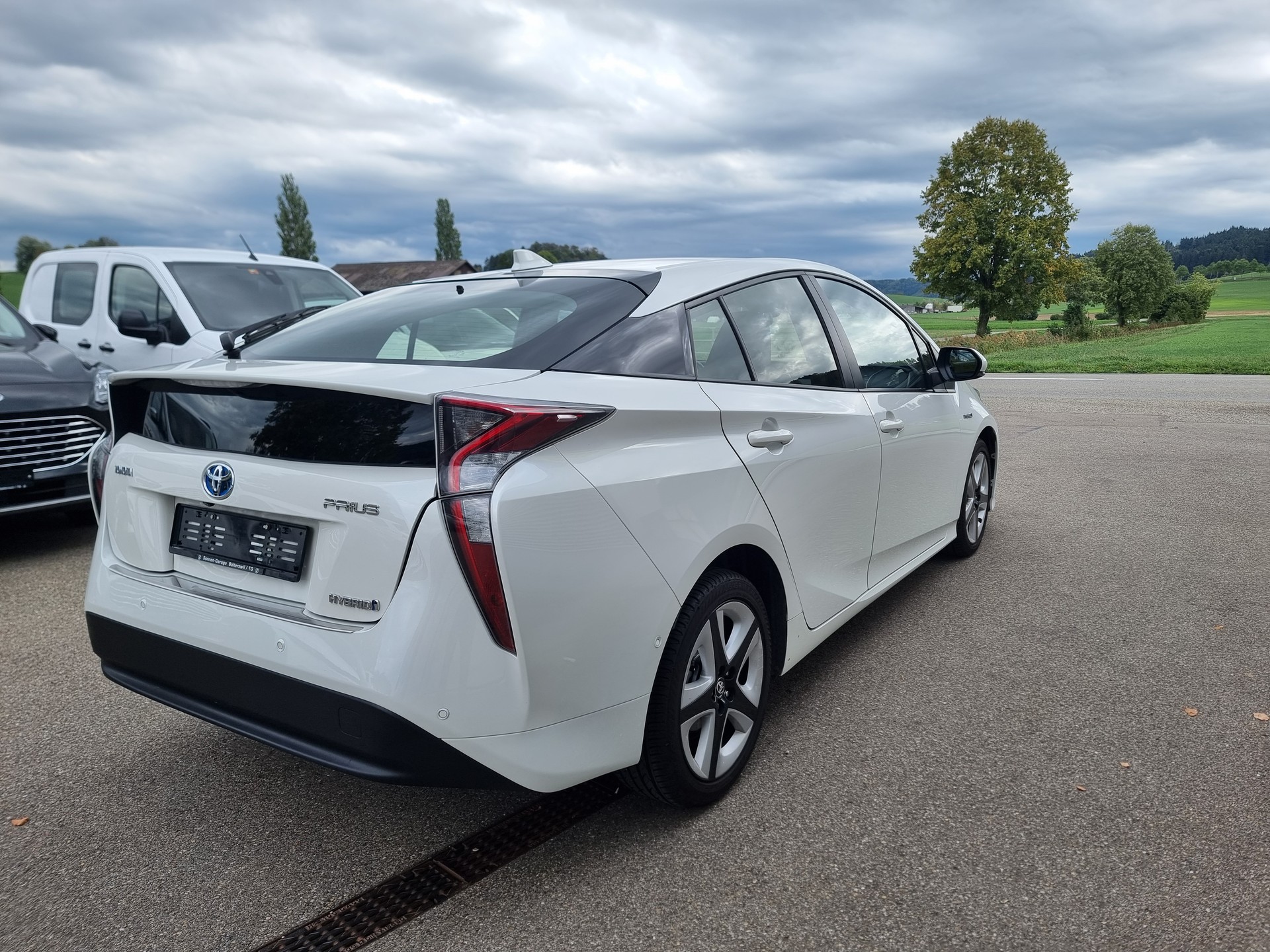 TOYOTA Prius 1.8 VVT-i HSD Sol-image-12