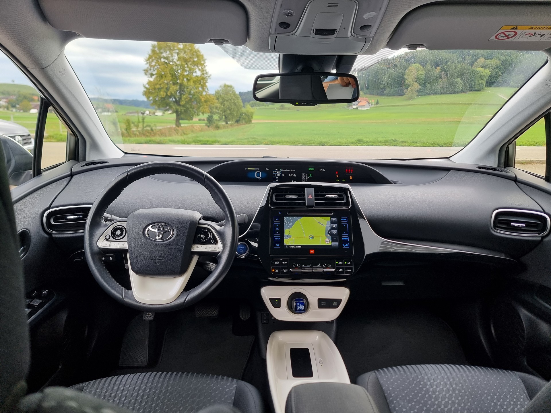 TOYOTA Prius 1.8 VVT-i HSD Sol-image-4