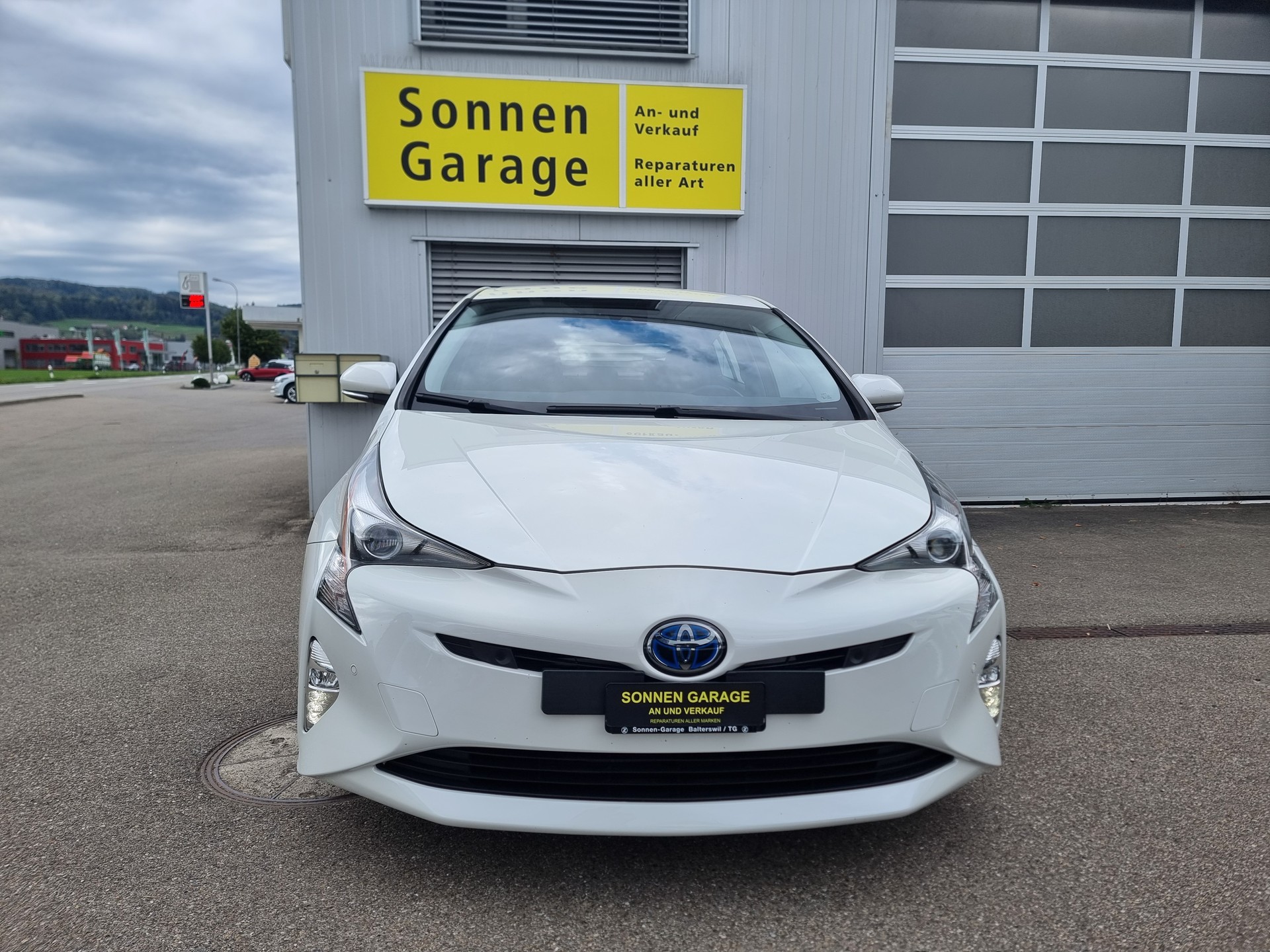 TOYOTA Prius 1.8 VVT-i HSD Sol-image-2
