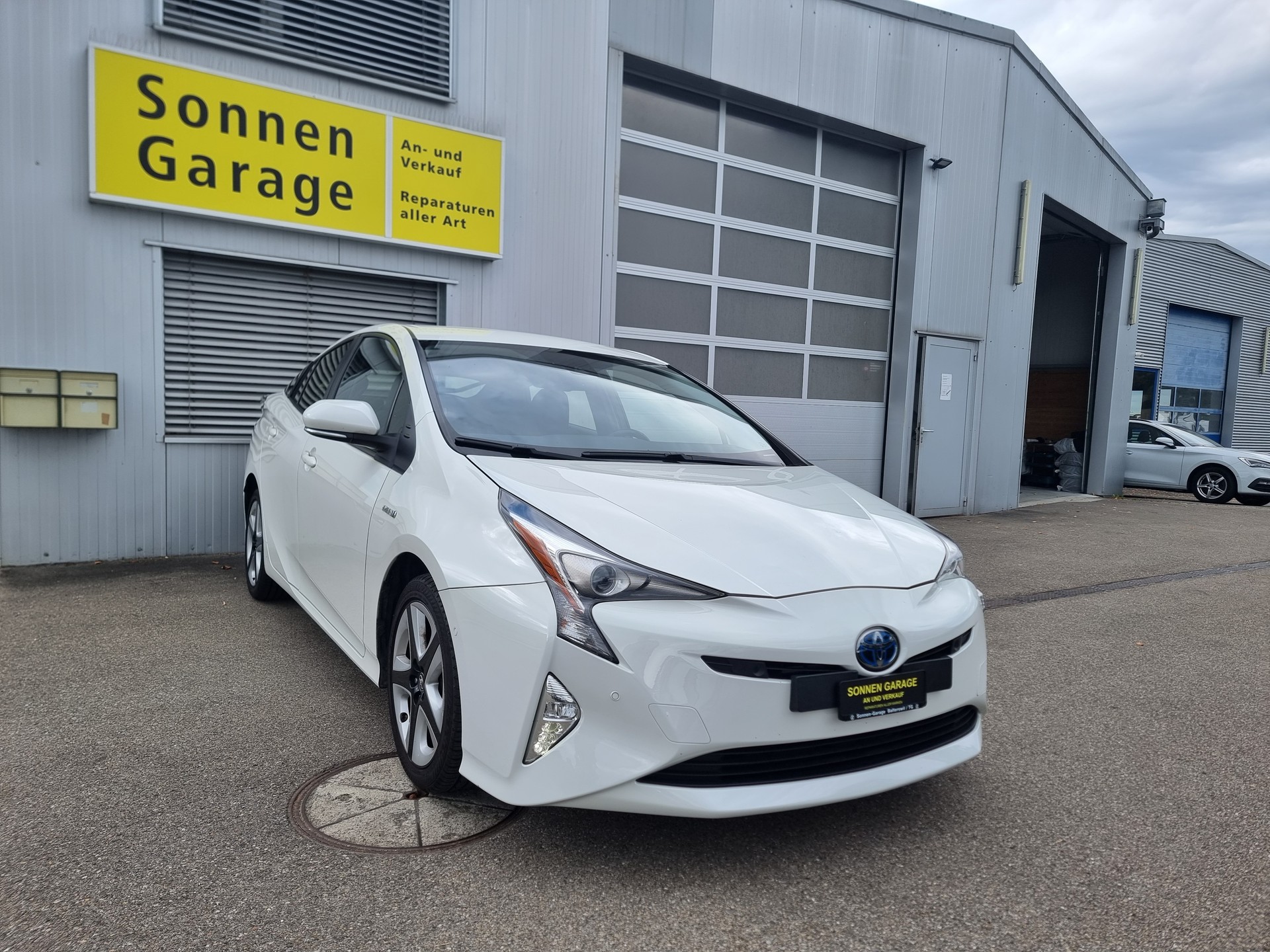 TOYOTA Prius 1.8 VVT-i HSD Sol-image-1