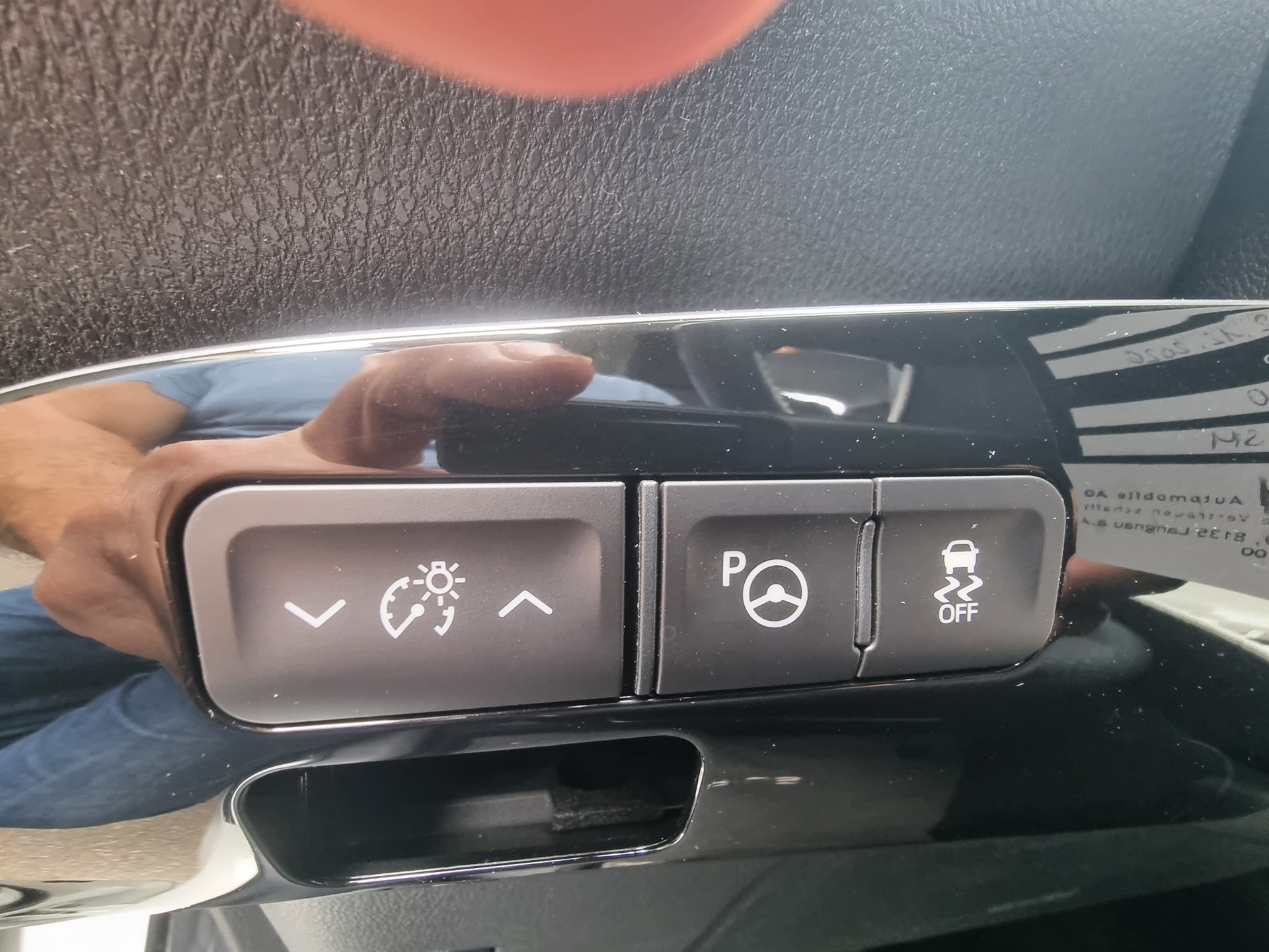 TOYOTA Prius 1.8 VVT-i HSD Sol-image-11