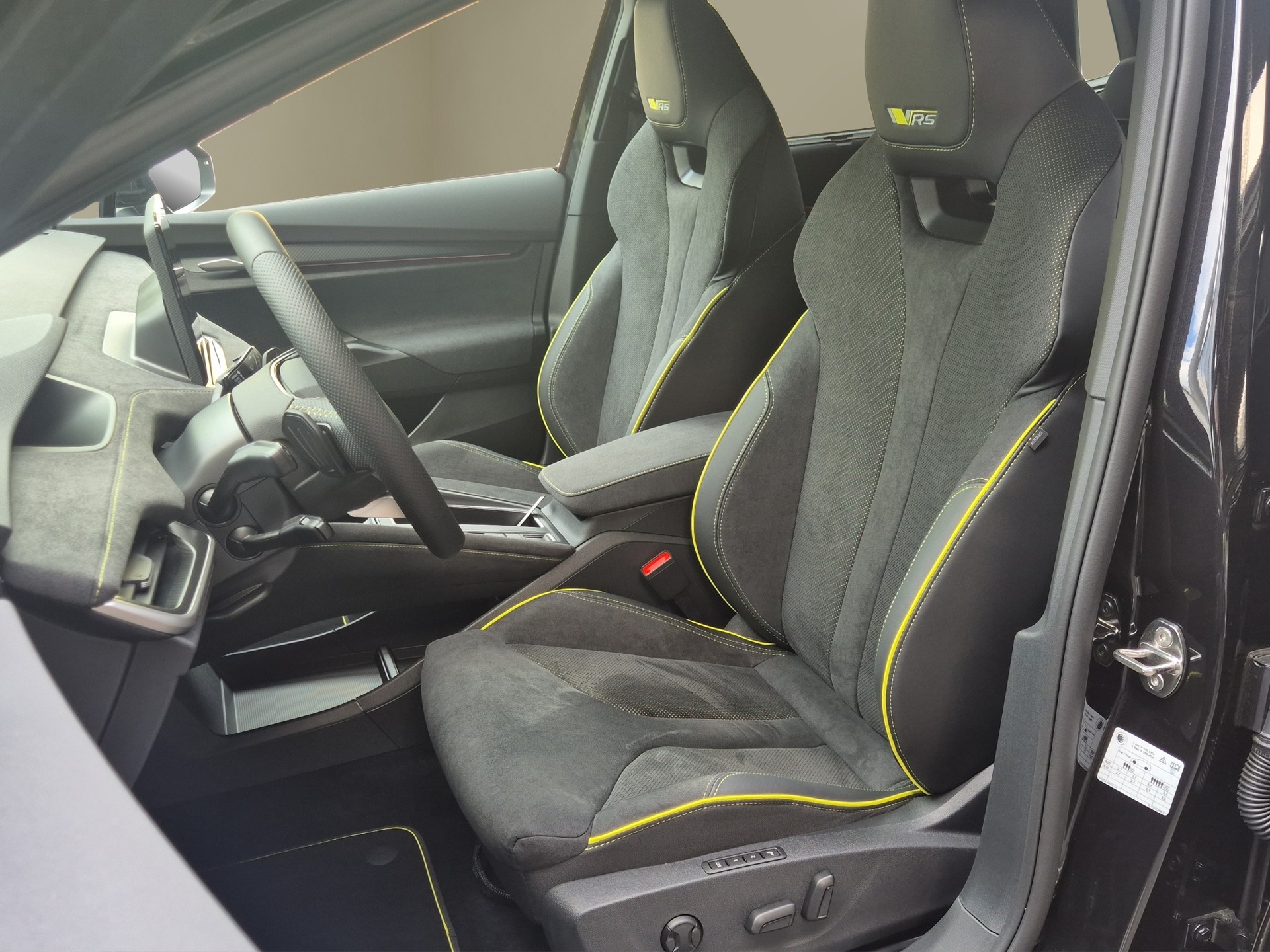 SKODA Elroq RS 4x4-image-8