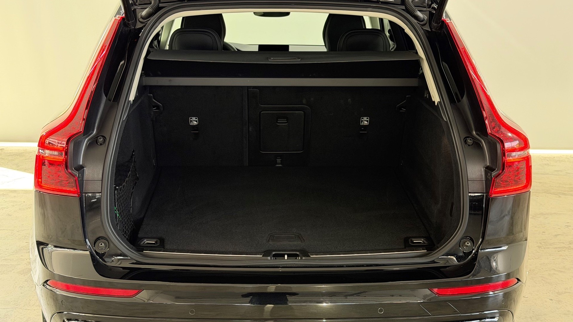VOLVO XC60 2.0 B5 MH Plus Dark AWD-image-13