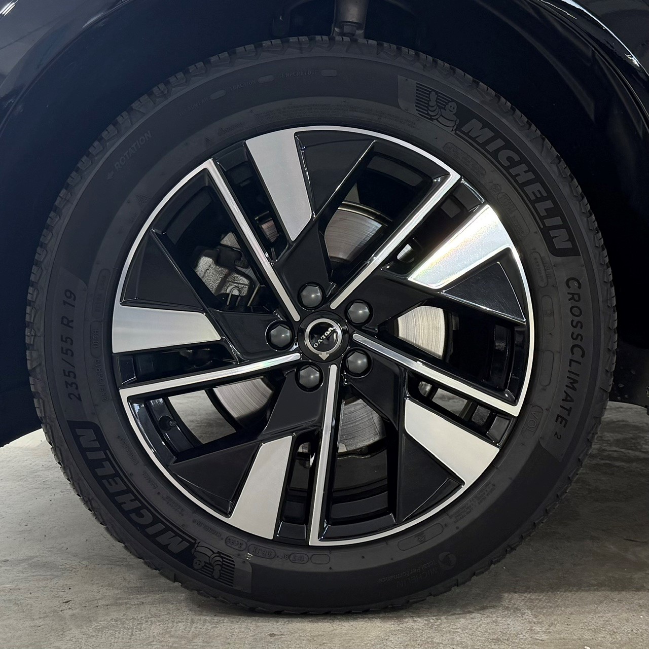 VOLVO XC60 2.0 B5 MH Plus Dark AWD-image-9