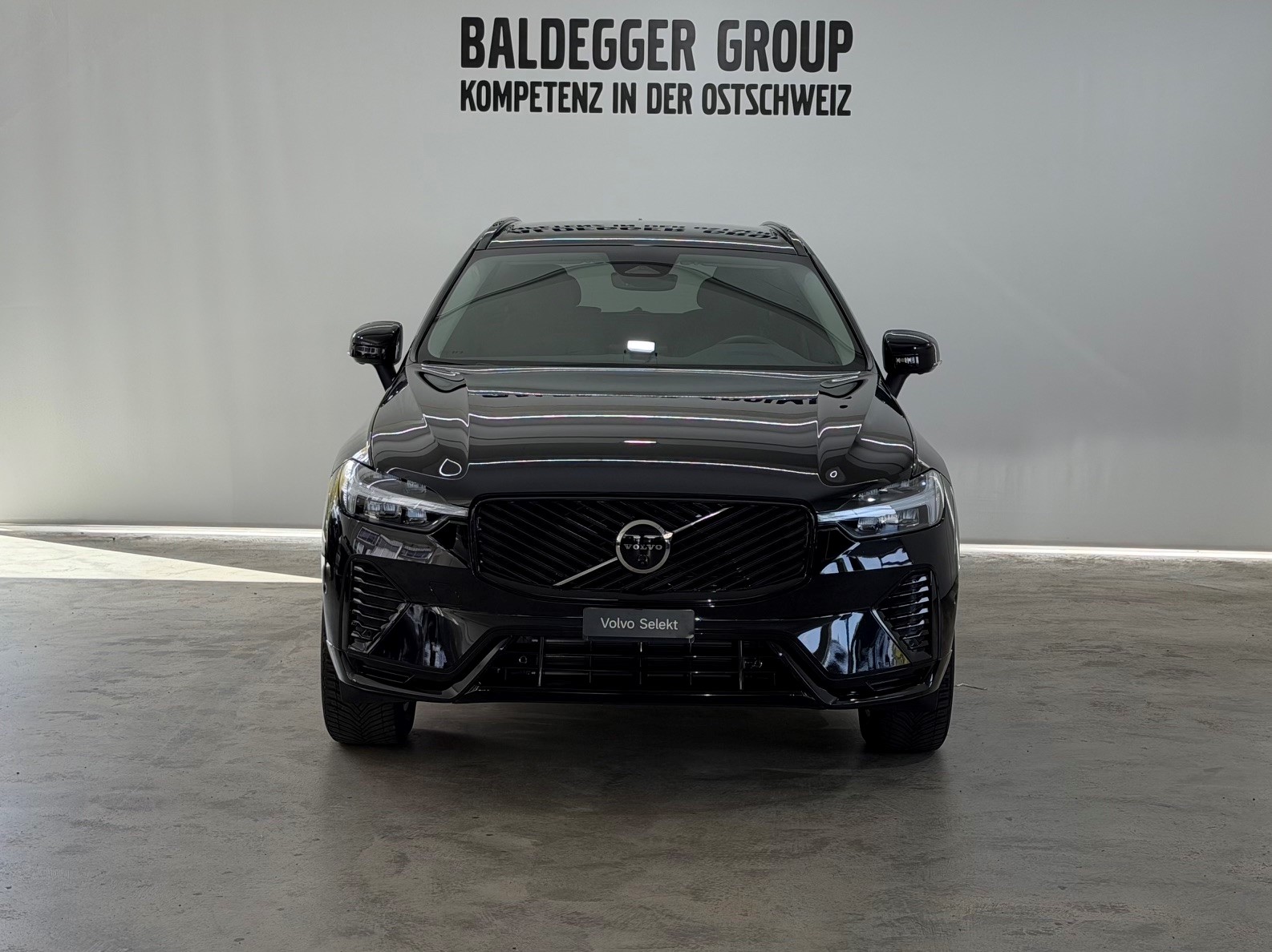 VOLVO XC60 2.0 B5 MH Plus Dark AWD-image-8