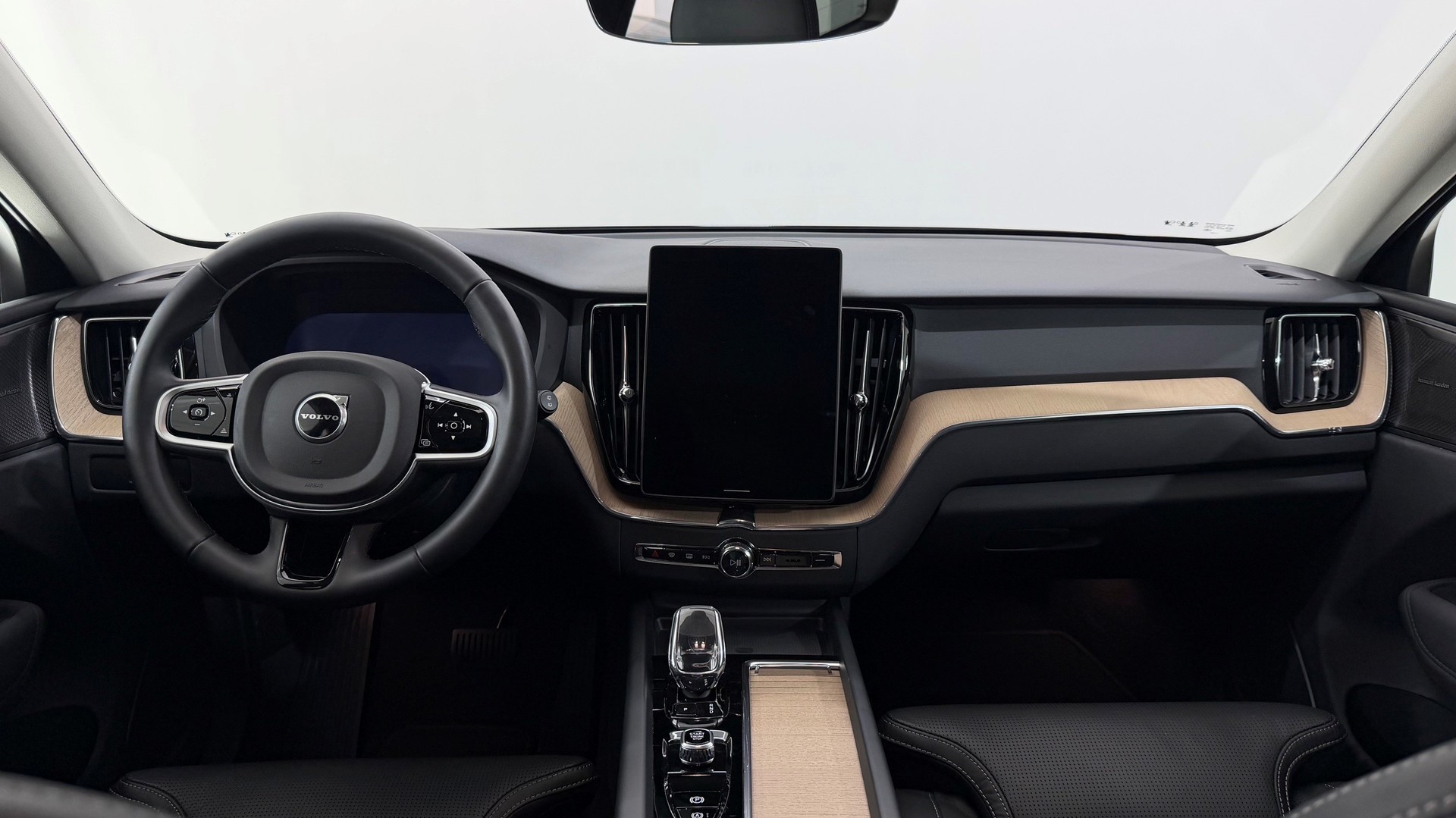 VOLVO XC60 2.0 B5 MH Plus Dark AWD-image-5