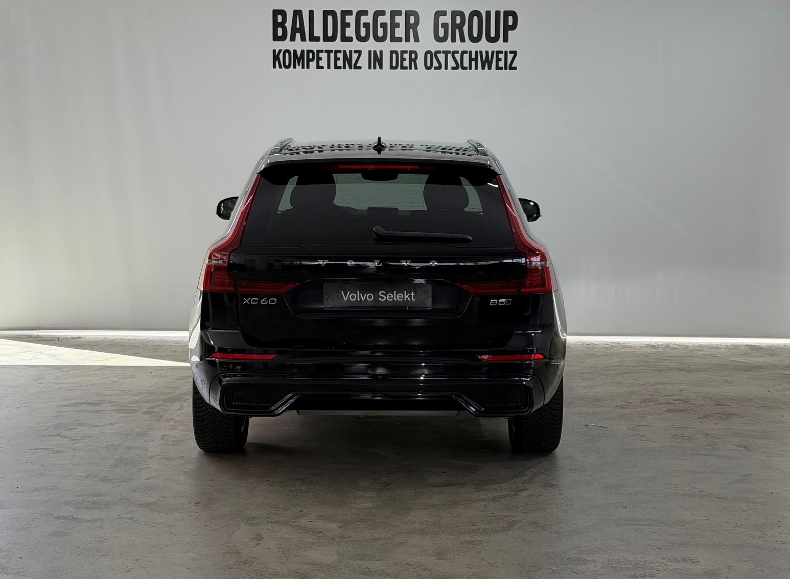 VOLVO XC60 2.0 B5 MH Plus Dark AWD-image-7