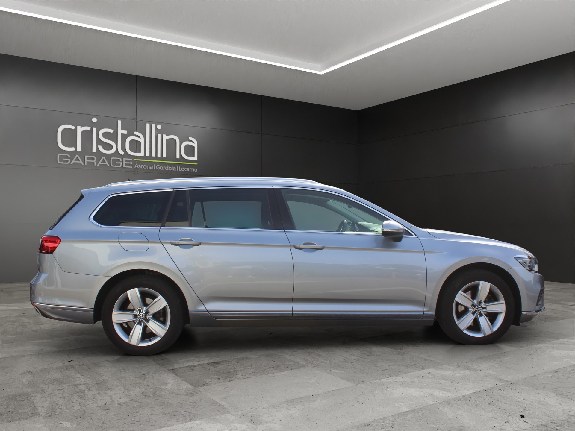 VW Passat Variant 2.0 TDI 190 Elegance DSG 4m-image-4