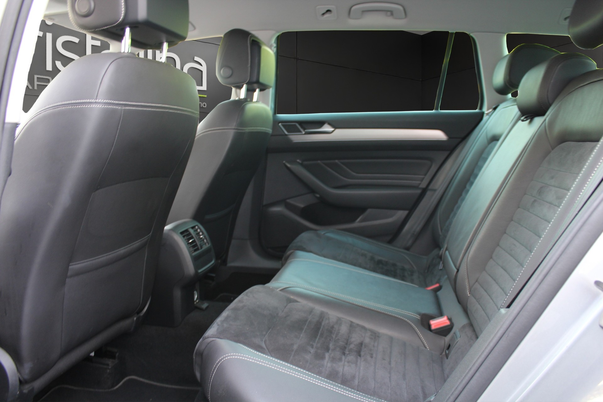 VW Passat Variant 2.0 TDI 190 Elegance DSG 4m-image-9