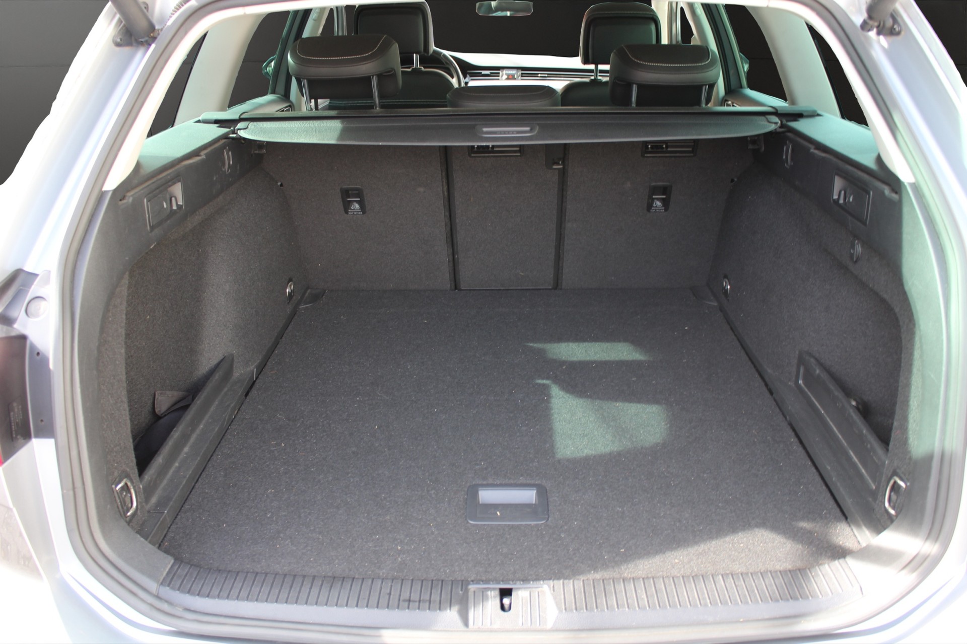 VW Passat Variant 2.0 TDI 190 Elegance DSG 4m-image-10