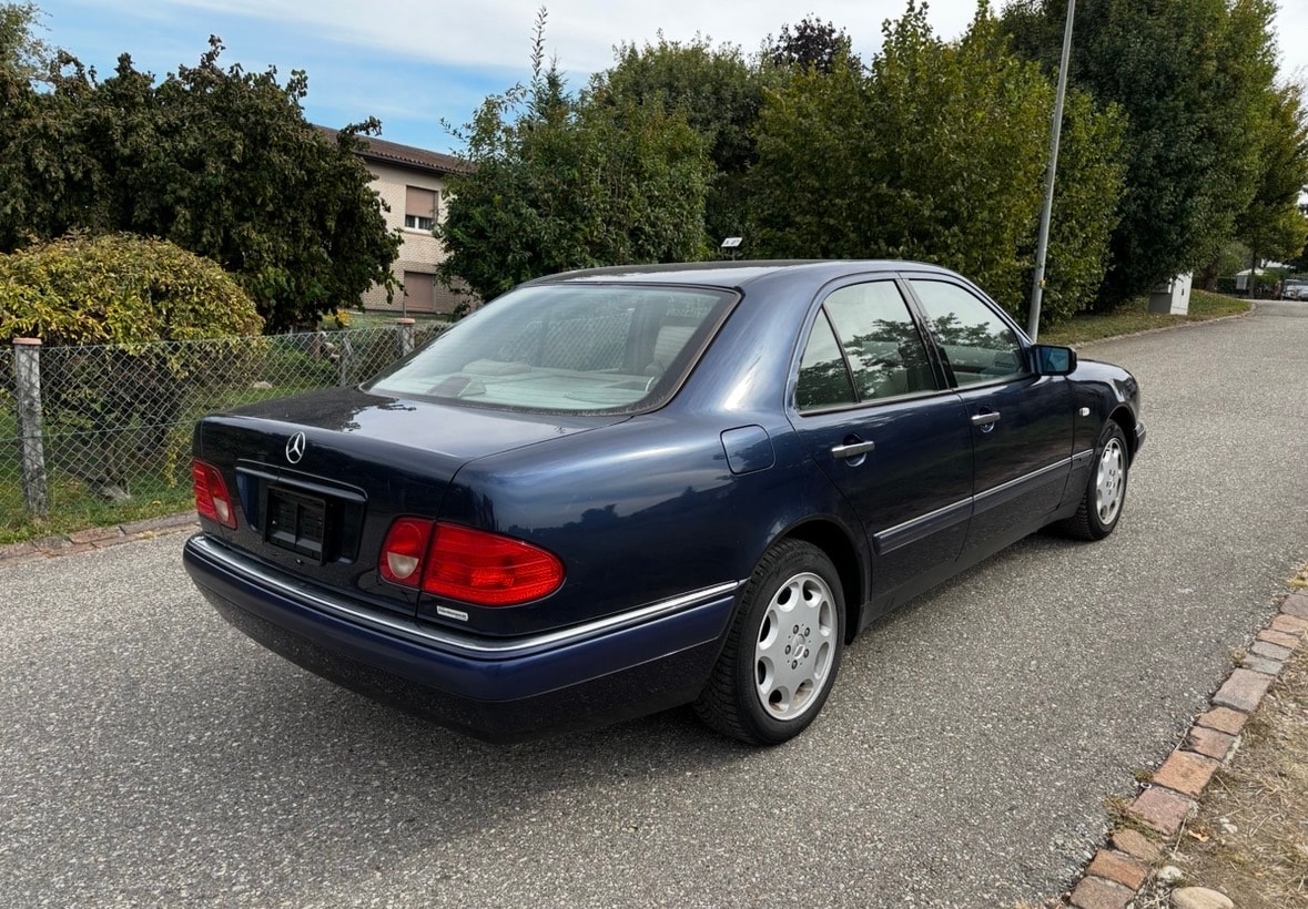 MERCEDES-BENZ E 320 Elégance Automatic-image-5