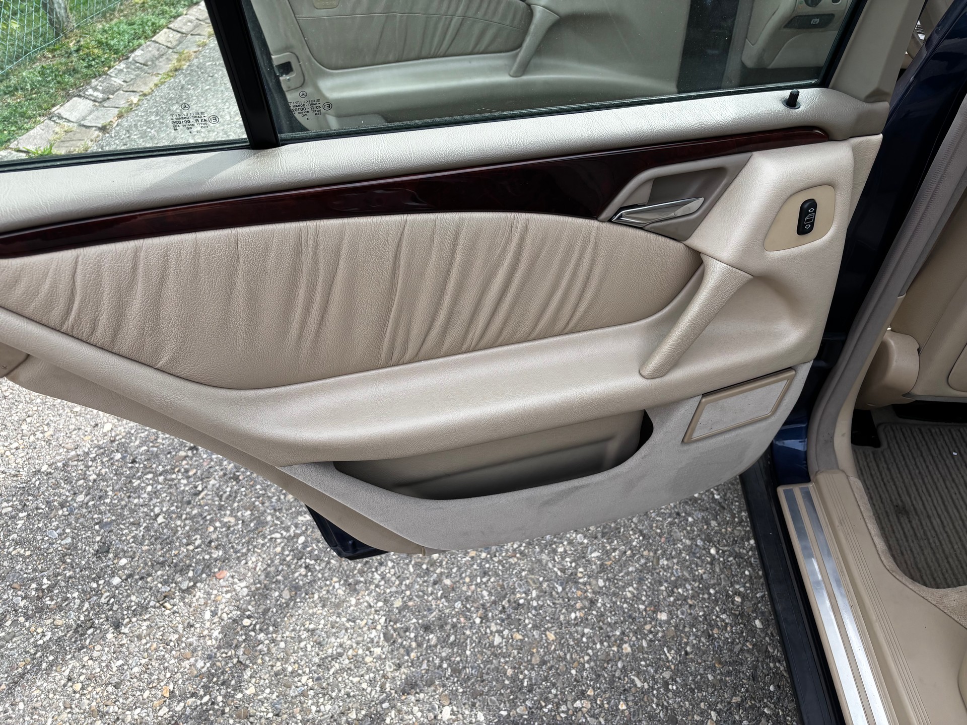MERCEDES-BENZ E 320 Elégance Automatic-image-12