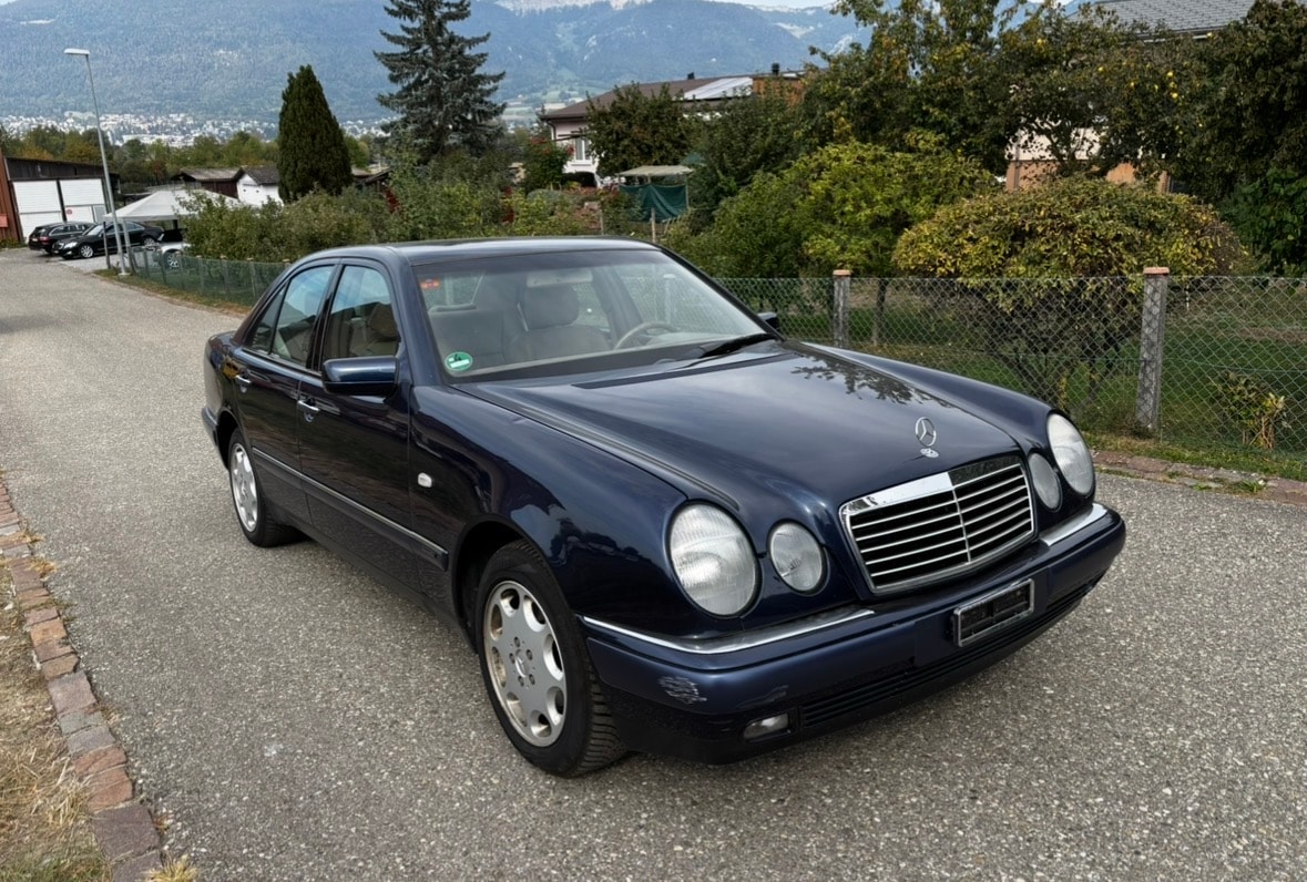 MERCEDES-BENZ E 320 Elégance Automatic-image-0