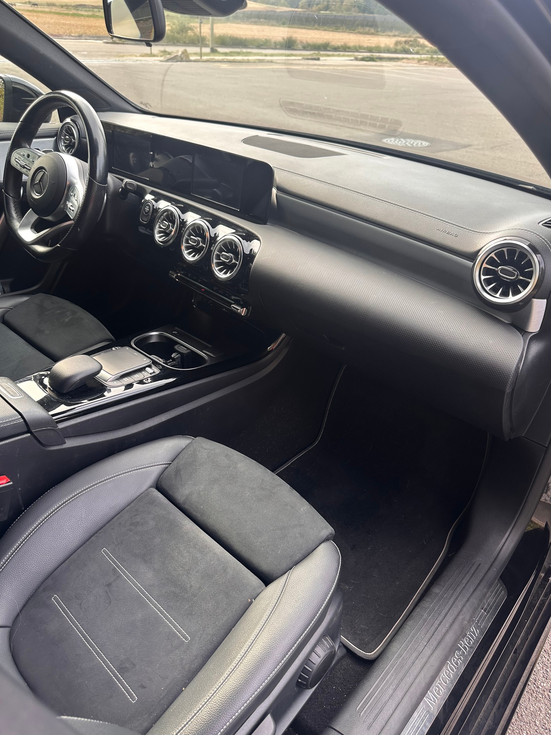 MERCEDES-BENZ A 250 e AMG Line-image-4
