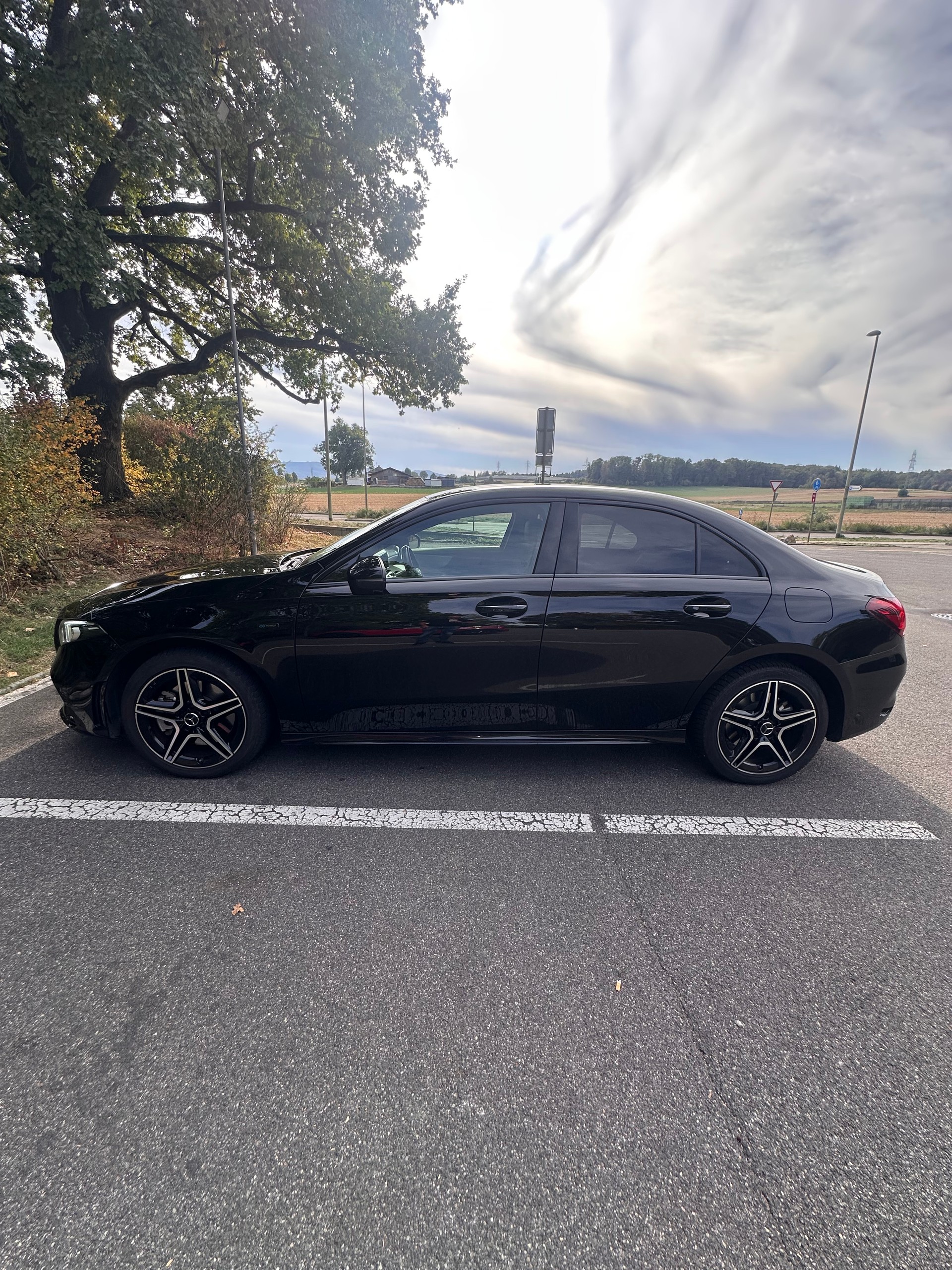 MERCEDES-BENZ A 250 e AMG Line-image-2