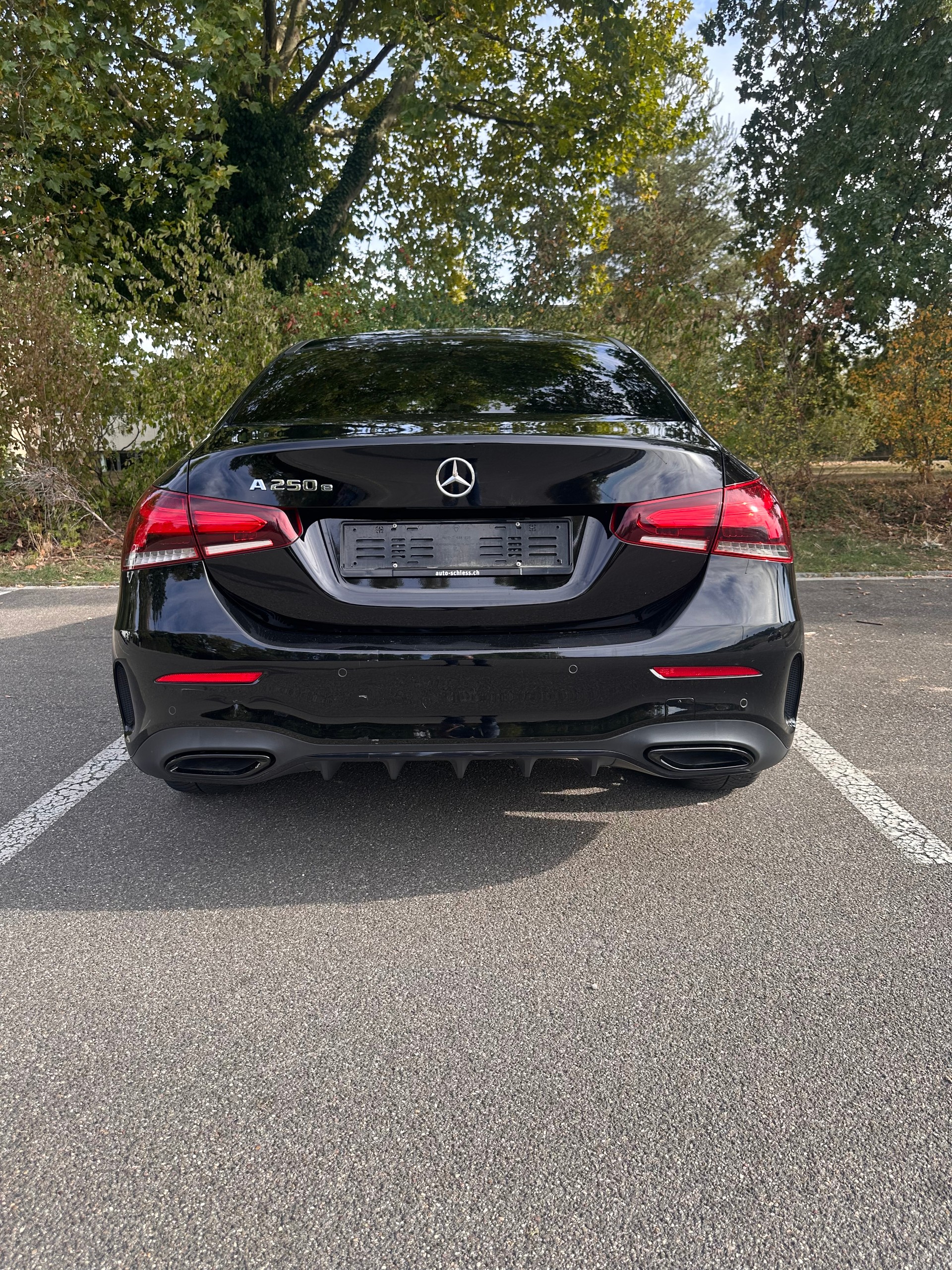 MERCEDES-BENZ A 250 e AMG Line-image-1