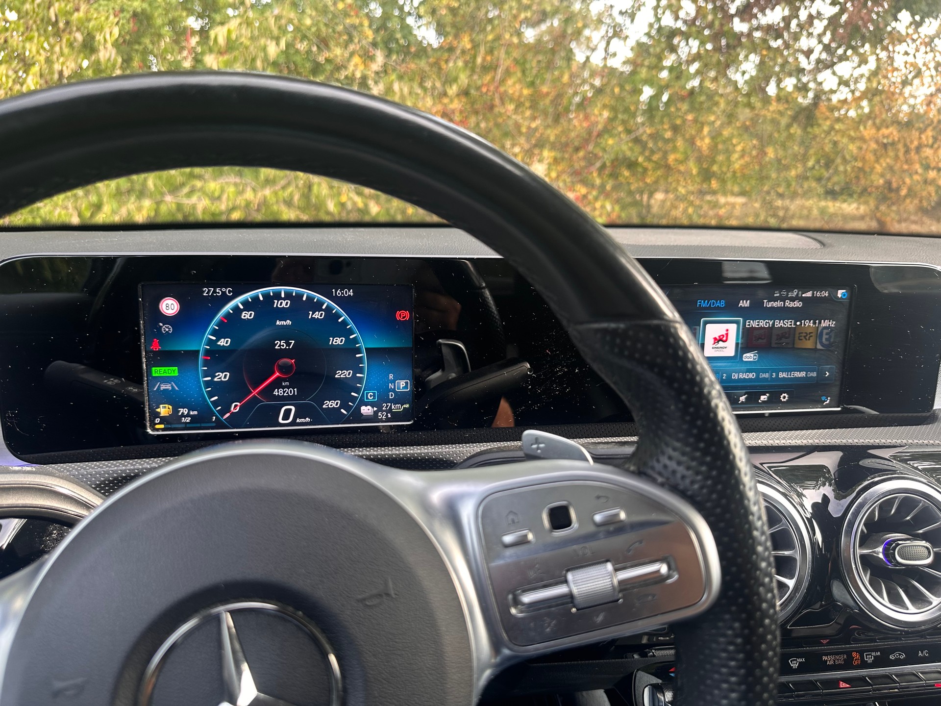 MERCEDES-BENZ A 250 e AMG Line-image-6