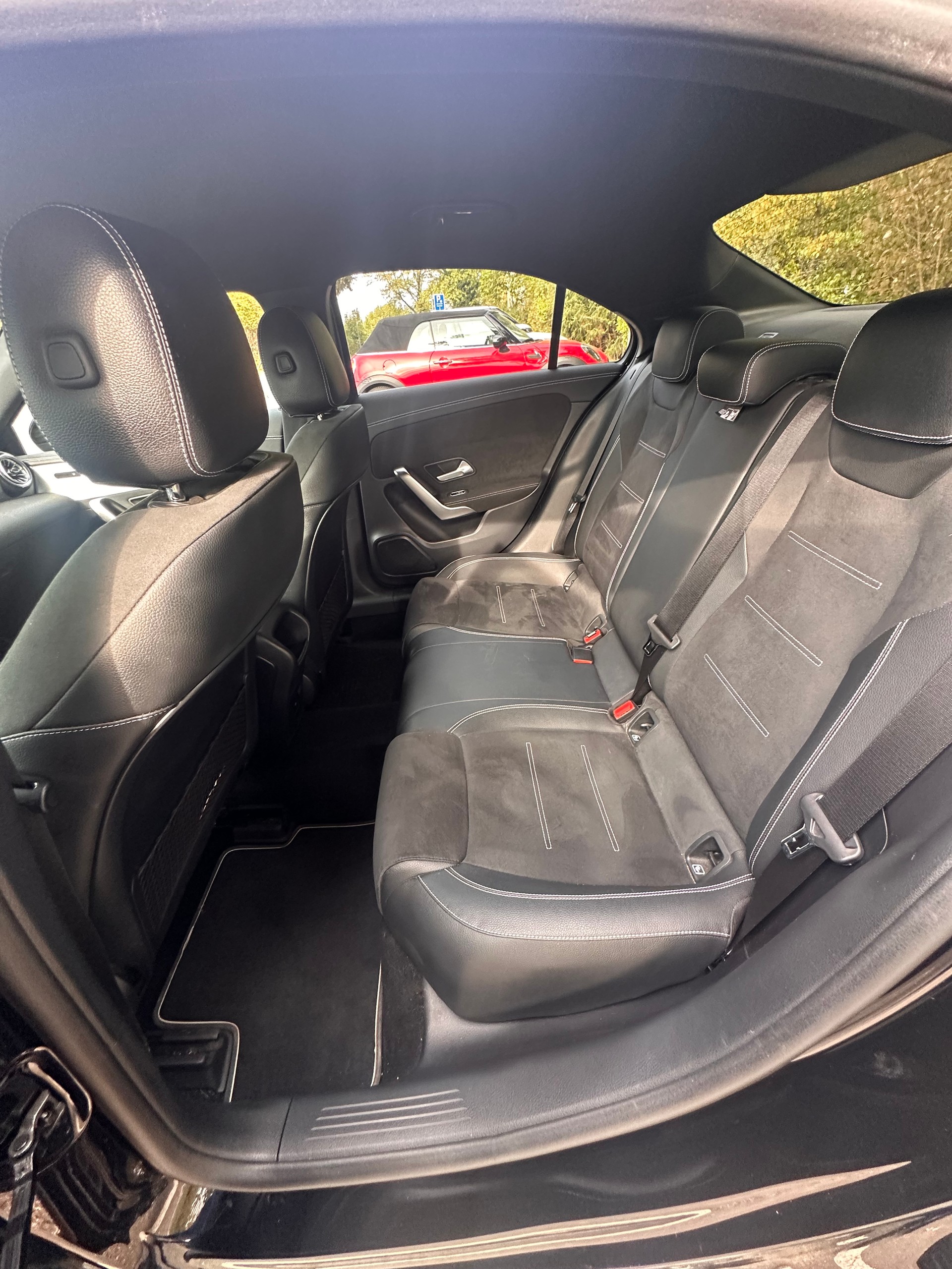 MERCEDES-BENZ A 250 e AMG Line-image-5