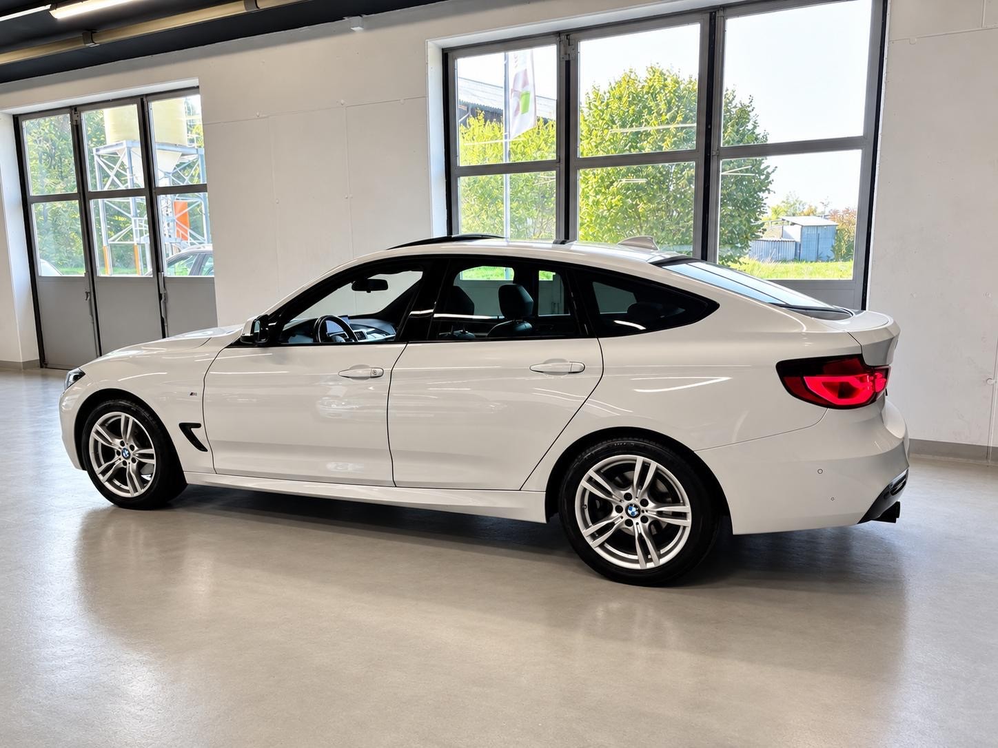 BMW 320d GT xDrive Sport Line Steptronic | M Paket-image-8