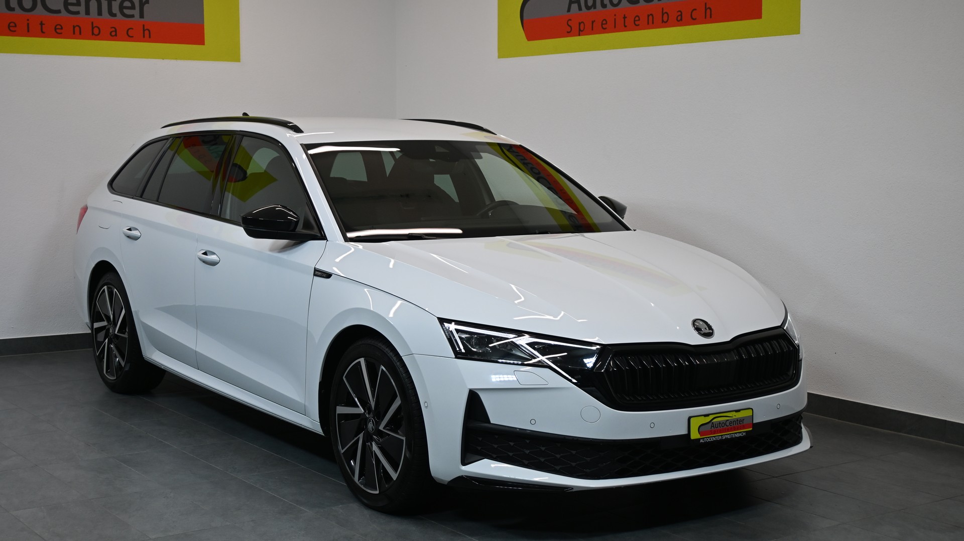 SKODA Octavia Combi 1.5 TSI mHEV DSG Sport Line-image-0