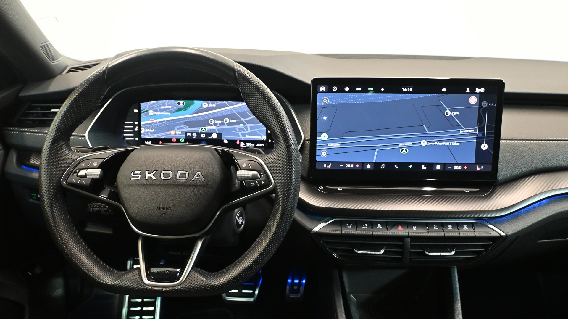 SKODA Octavia Combi 1.5 TSI mHEV DSG Sport Line-image-4