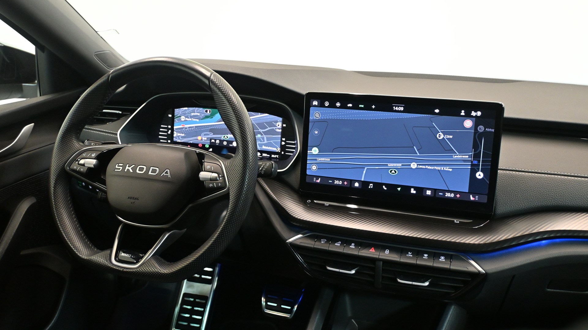 SKODA Octavia Combi 1.5 TSI mHEV DSG Sport Line-image-3